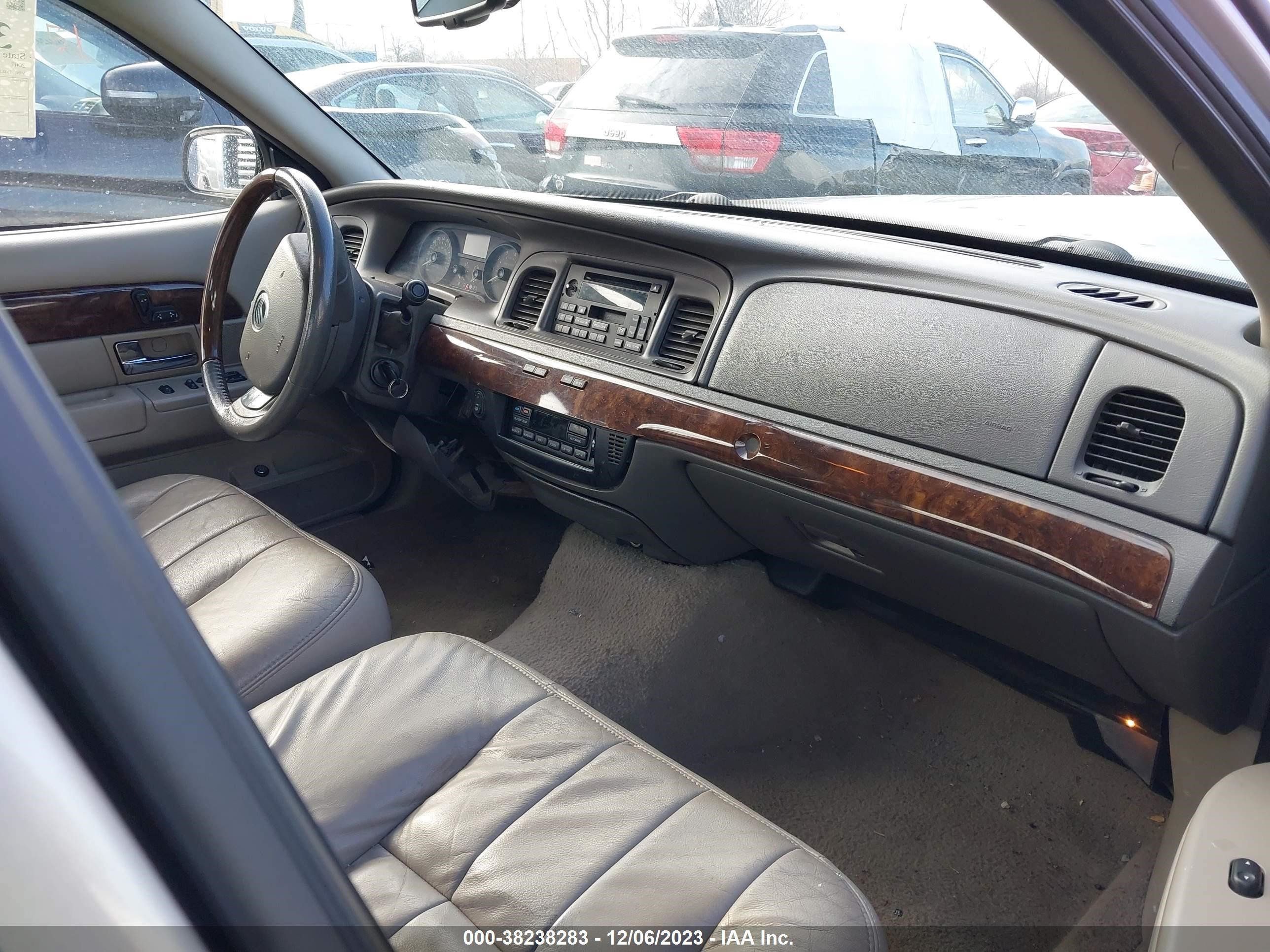 Photo 4 VIN: 2MEFM75V87X605356 - MERCURY GRAND MARQUIS 