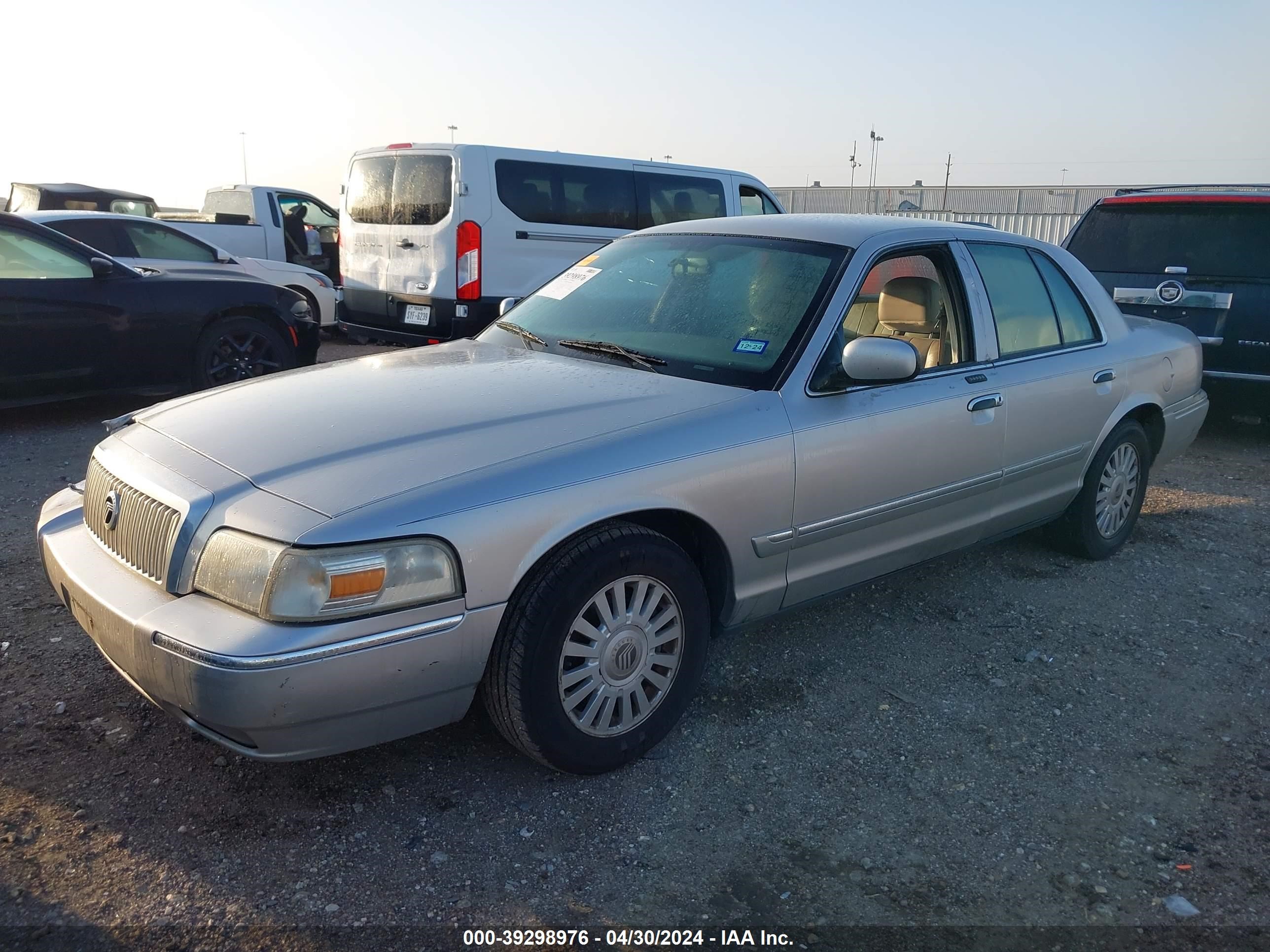 Photo 1 VIN: 2MEFM75V88X615323 - MERCURY GRAND MARQUIS 