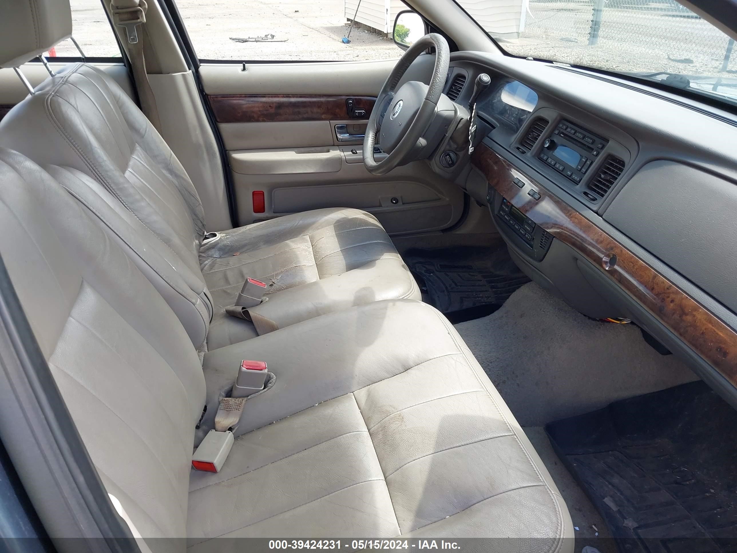 Photo 4 VIN: 2MEFM75V97X629682 - MERCURY GRAND MARQUIS 