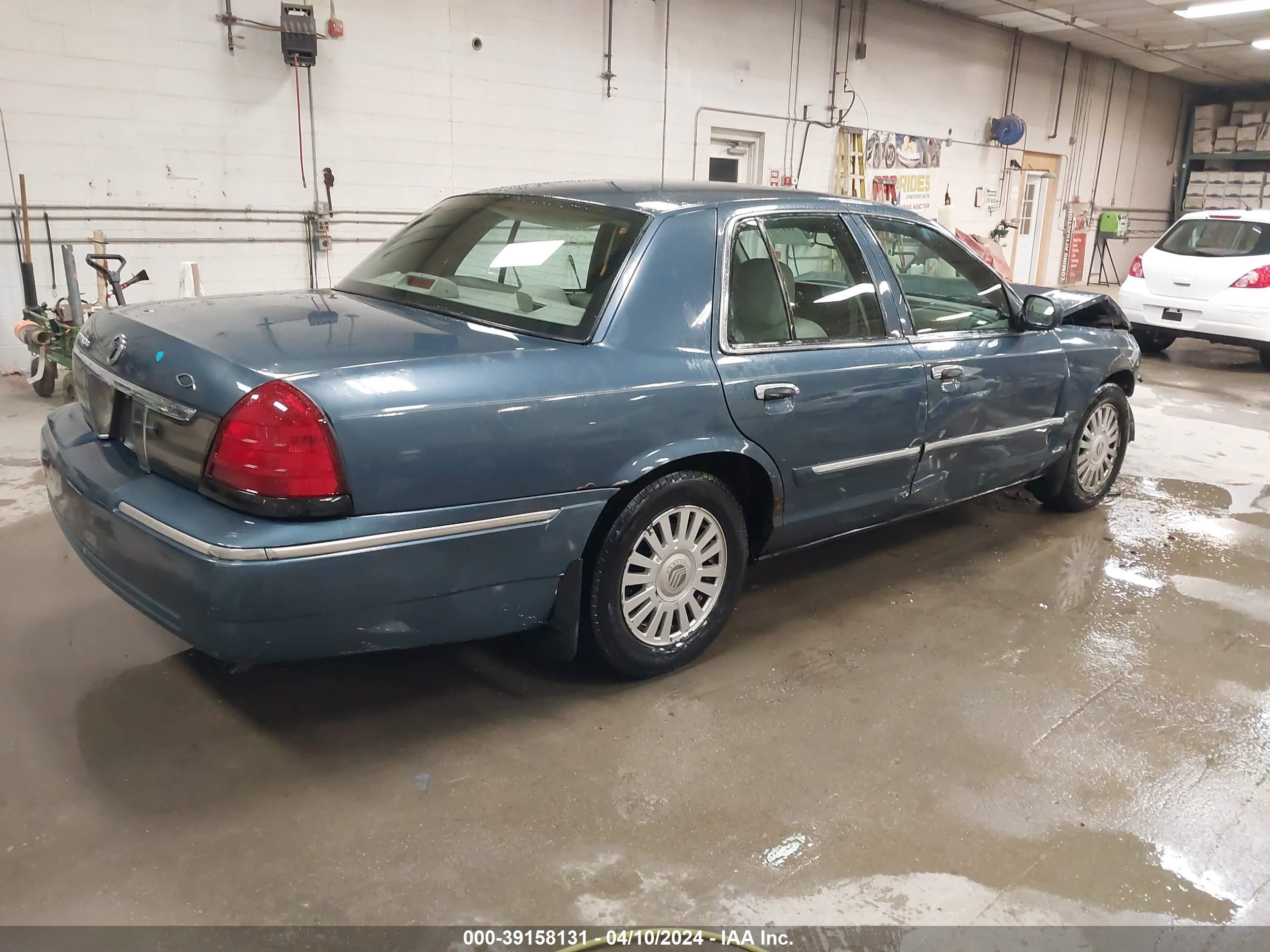 Photo 3 VIN: 2MEFM75V97X640455 - MERCURY GRAND MARQUIS 