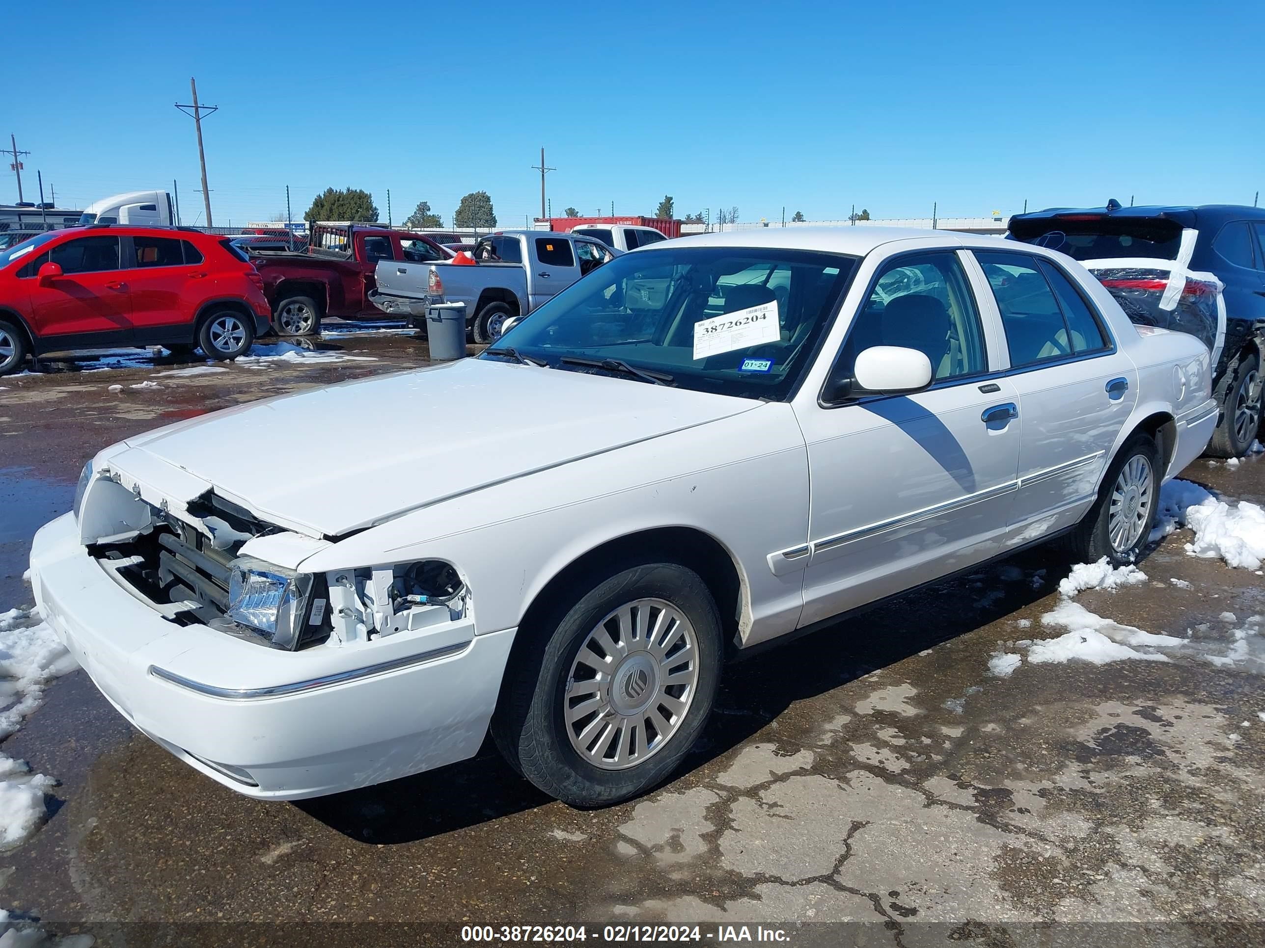 Photo 1 VIN: 2MEFM75V98X631188 - MERCURY GRAND MARQUIS 