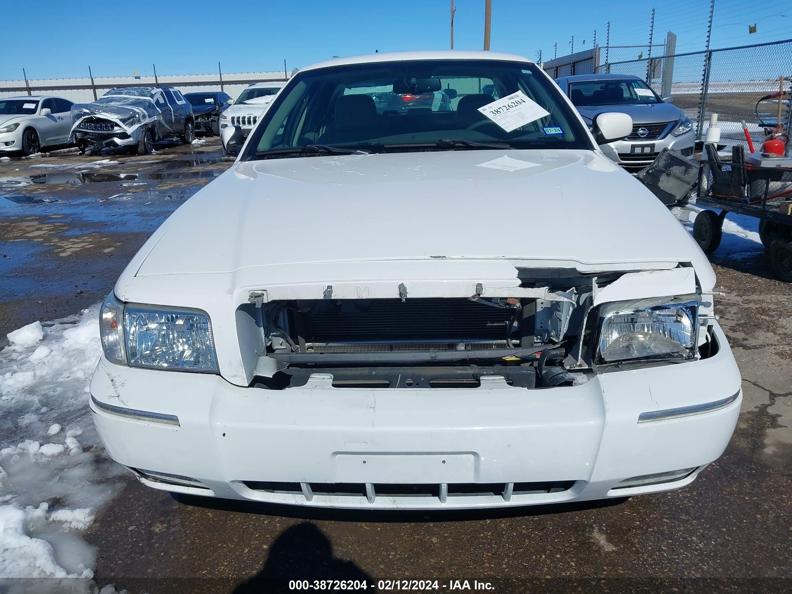 Photo 12 VIN: 2MEFM75V98X631188 - MERCURY GRAND MARQUIS 