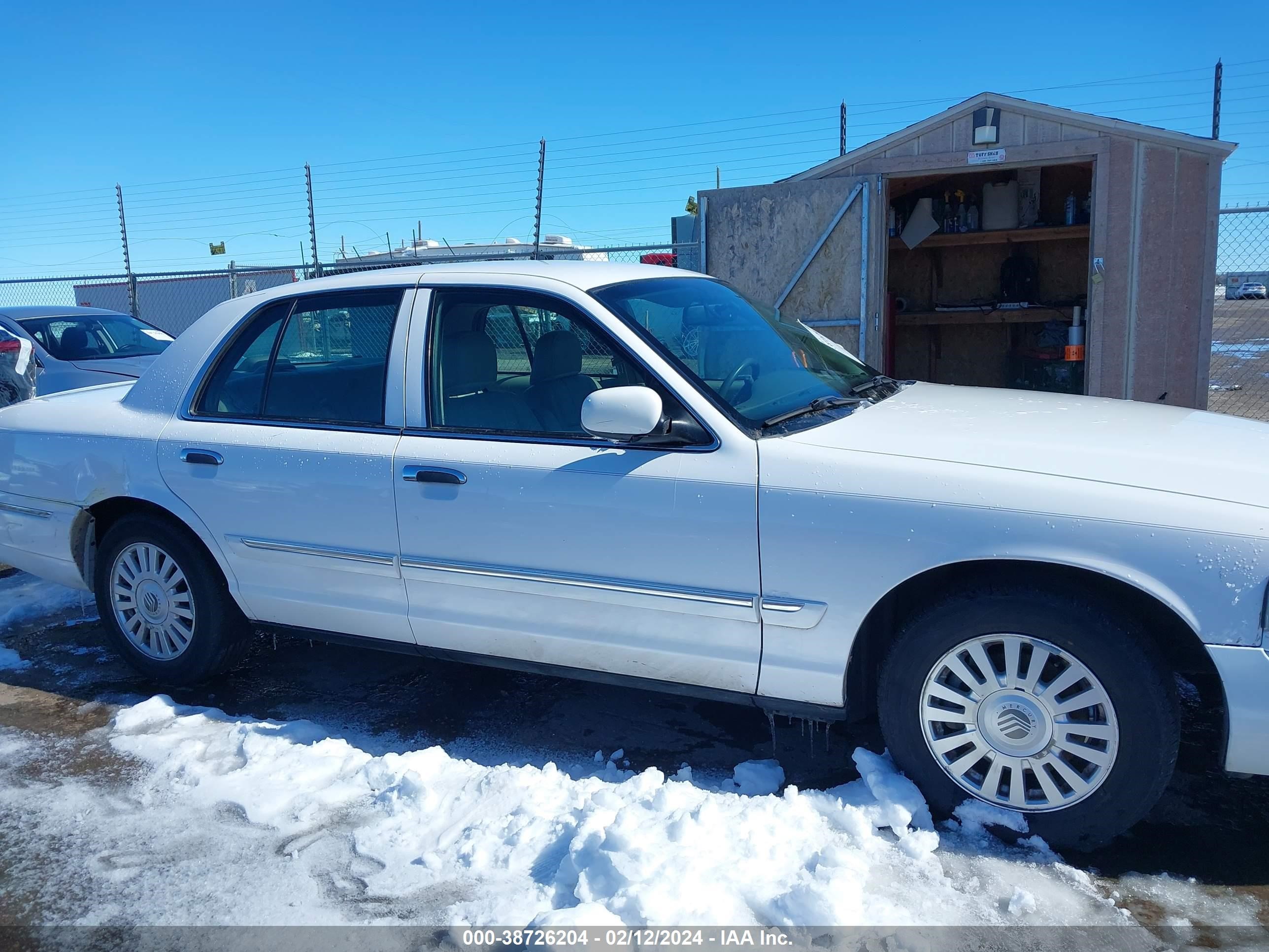 Photo 13 VIN: 2MEFM75V98X631188 - MERCURY GRAND MARQUIS 