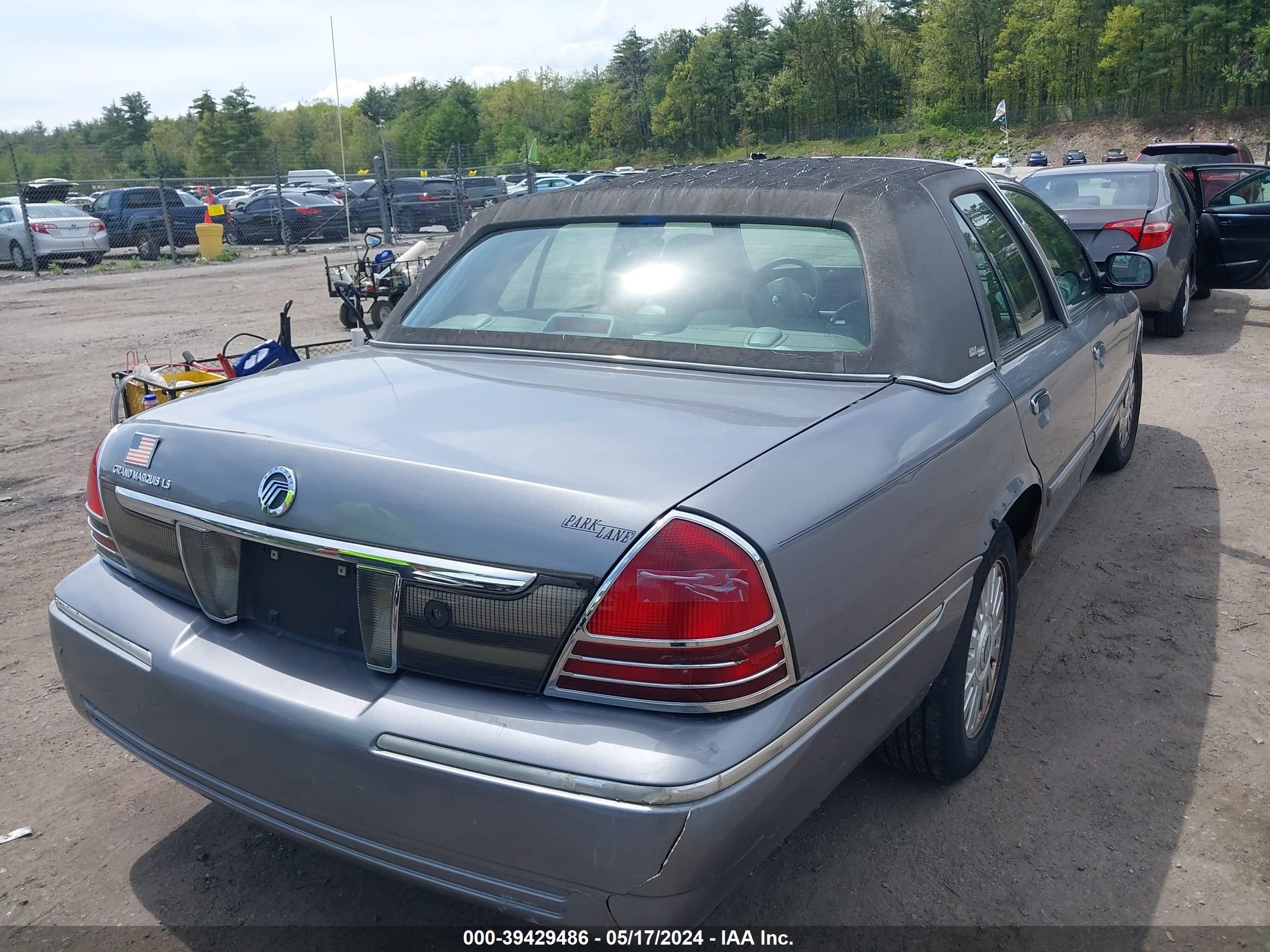 Photo 3 VIN: 2MEFM75VX6X626059 - MERCURY GRAND MARQUIS 