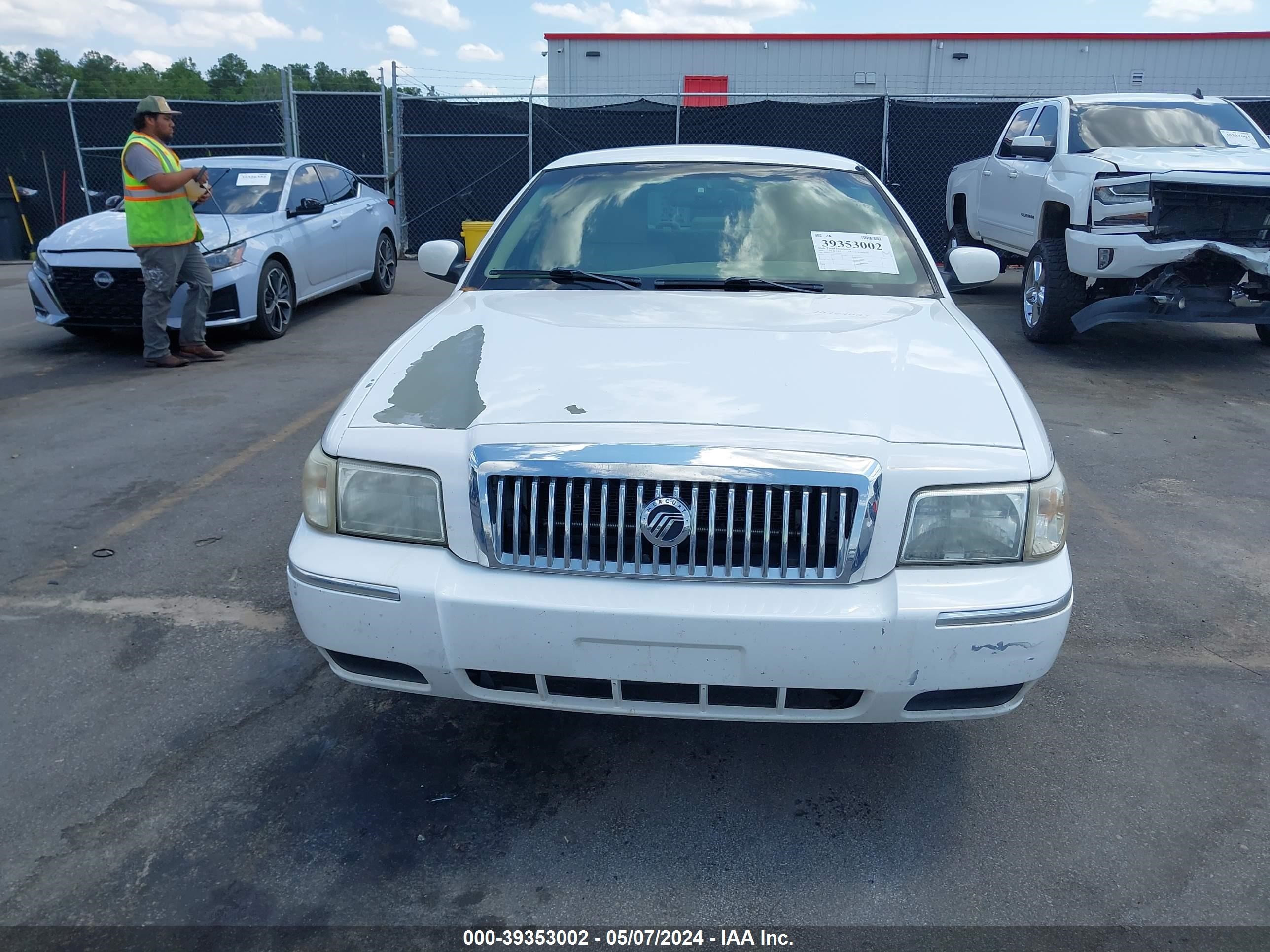 Photo 11 VIN: 2MEFM75VX6X650393 - MERCURY GRAND MARQUIS 