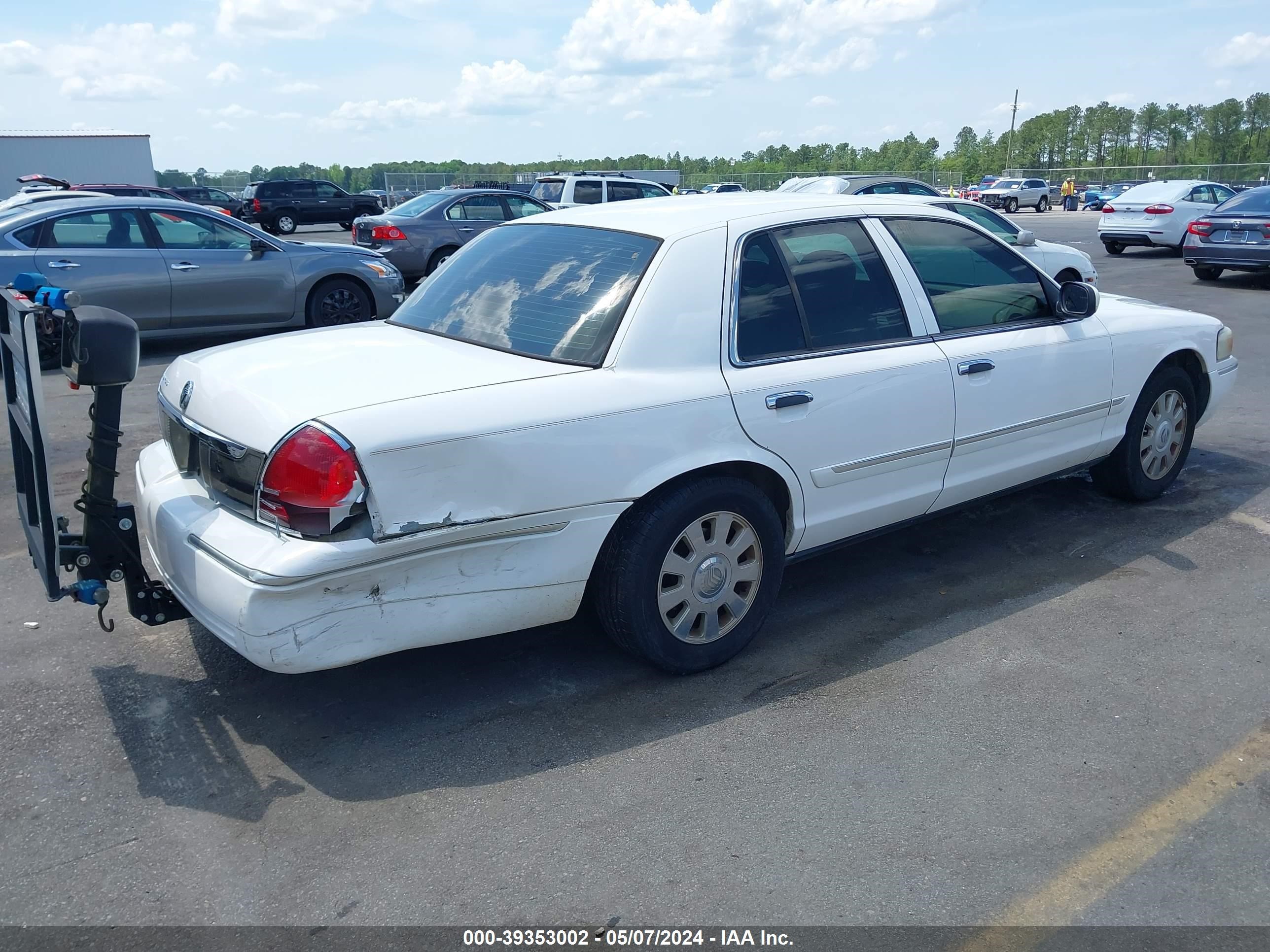 Photo 3 VIN: 2MEFM75VX6X650393 - MERCURY GRAND MARQUIS 