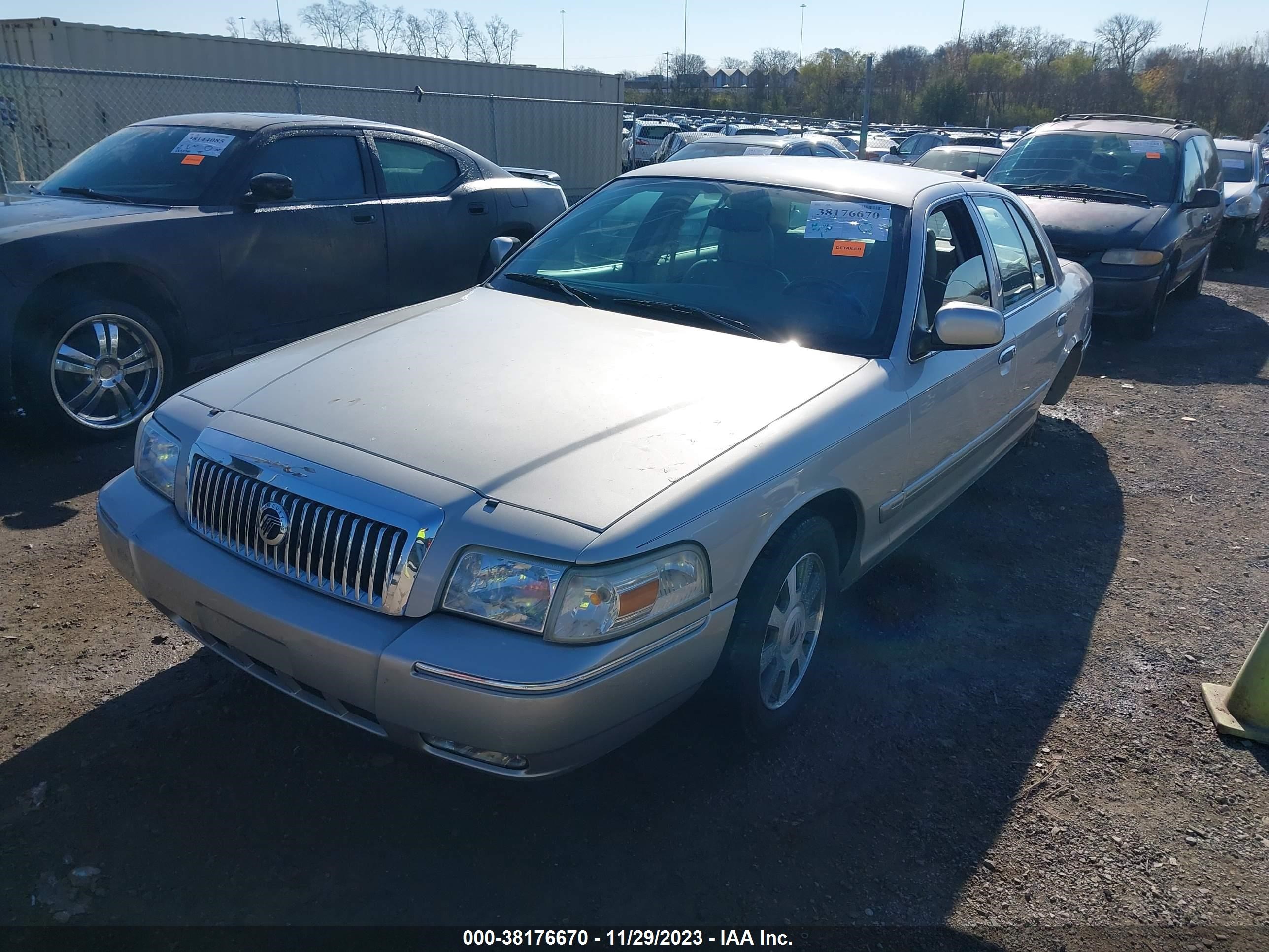 Photo 1 VIN: 2MEFM75VX8X609927 - MERCURY GRAND MARQUIS 