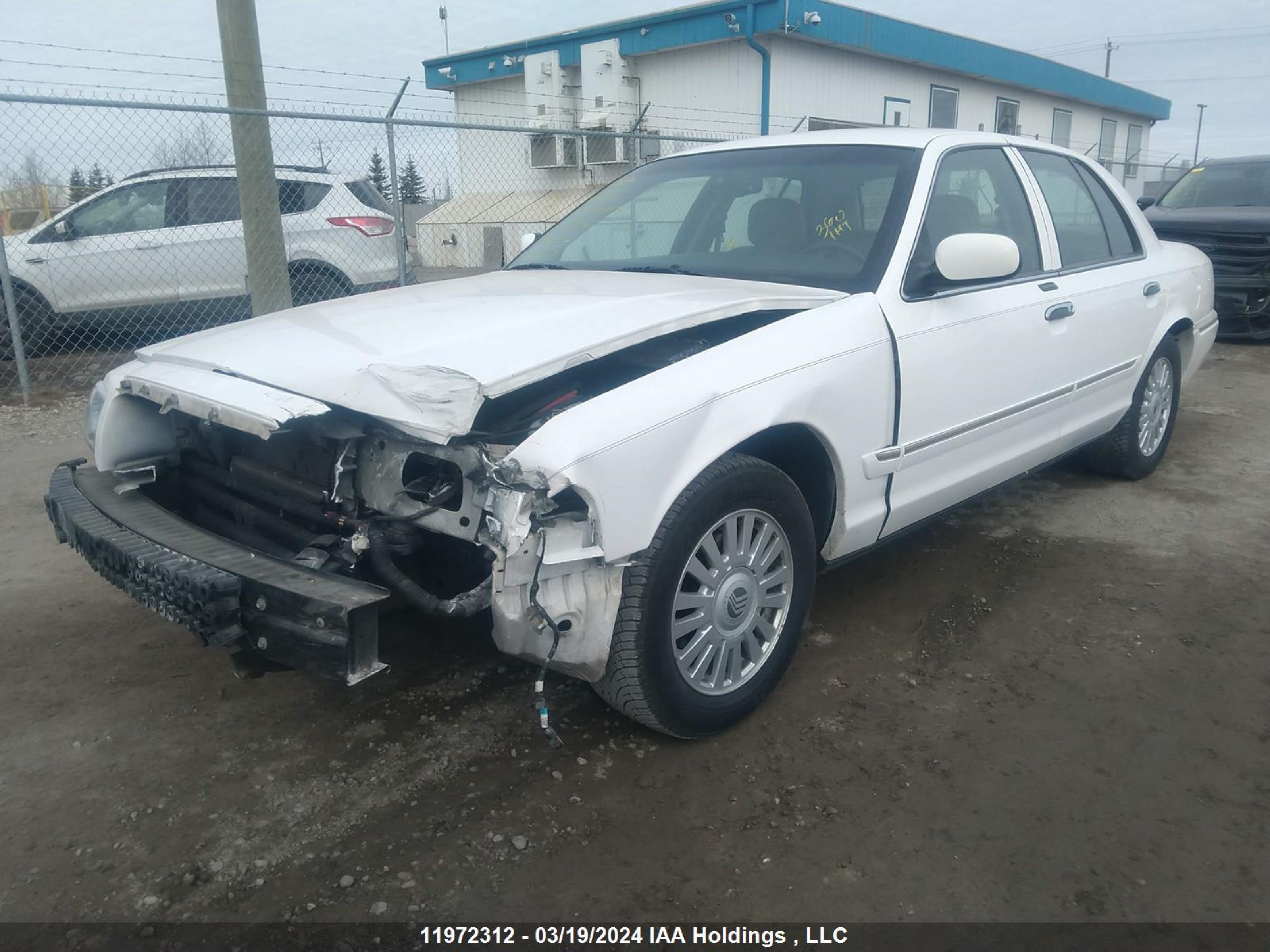 Photo 1 VIN: 2MEFM75VX8X629546 - MERCURY GRAND MARQUIS 