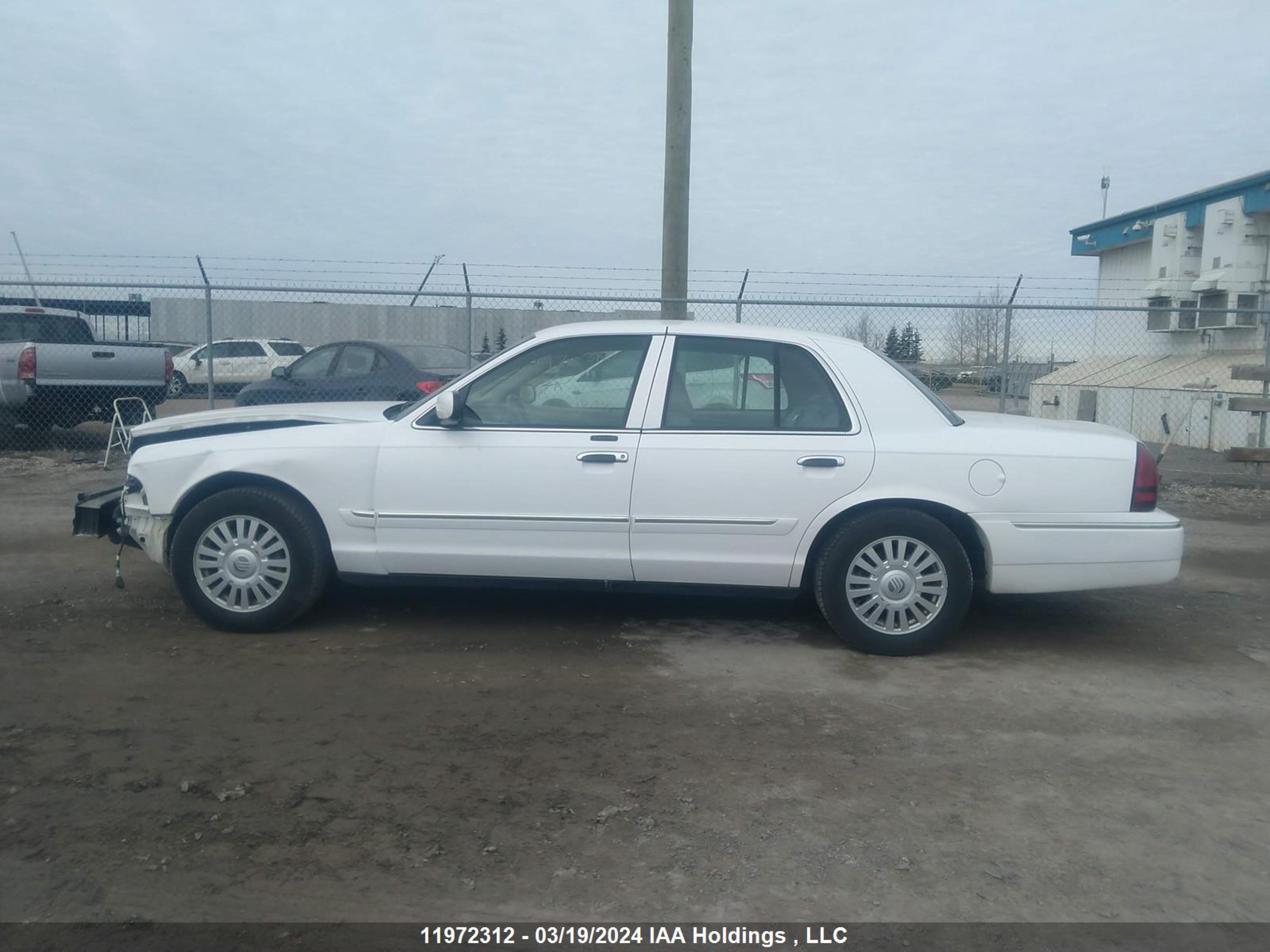 Photo 14 VIN: 2MEFM75VX8X629546 - MERCURY GRAND MARQUIS 