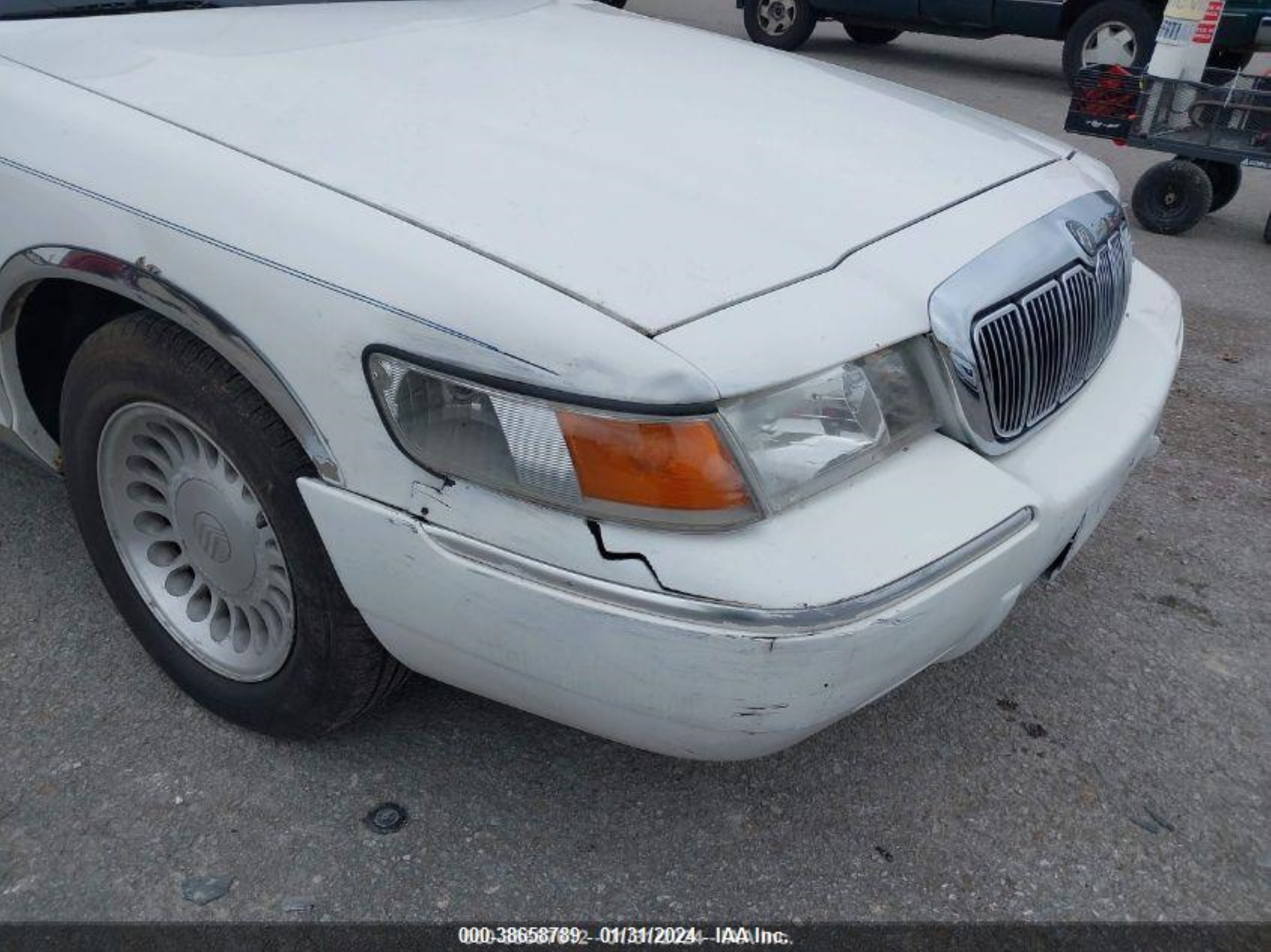 Photo 5 VIN: 2MEFM75W01X625732 - MERCURY GRAND MARQUIS 