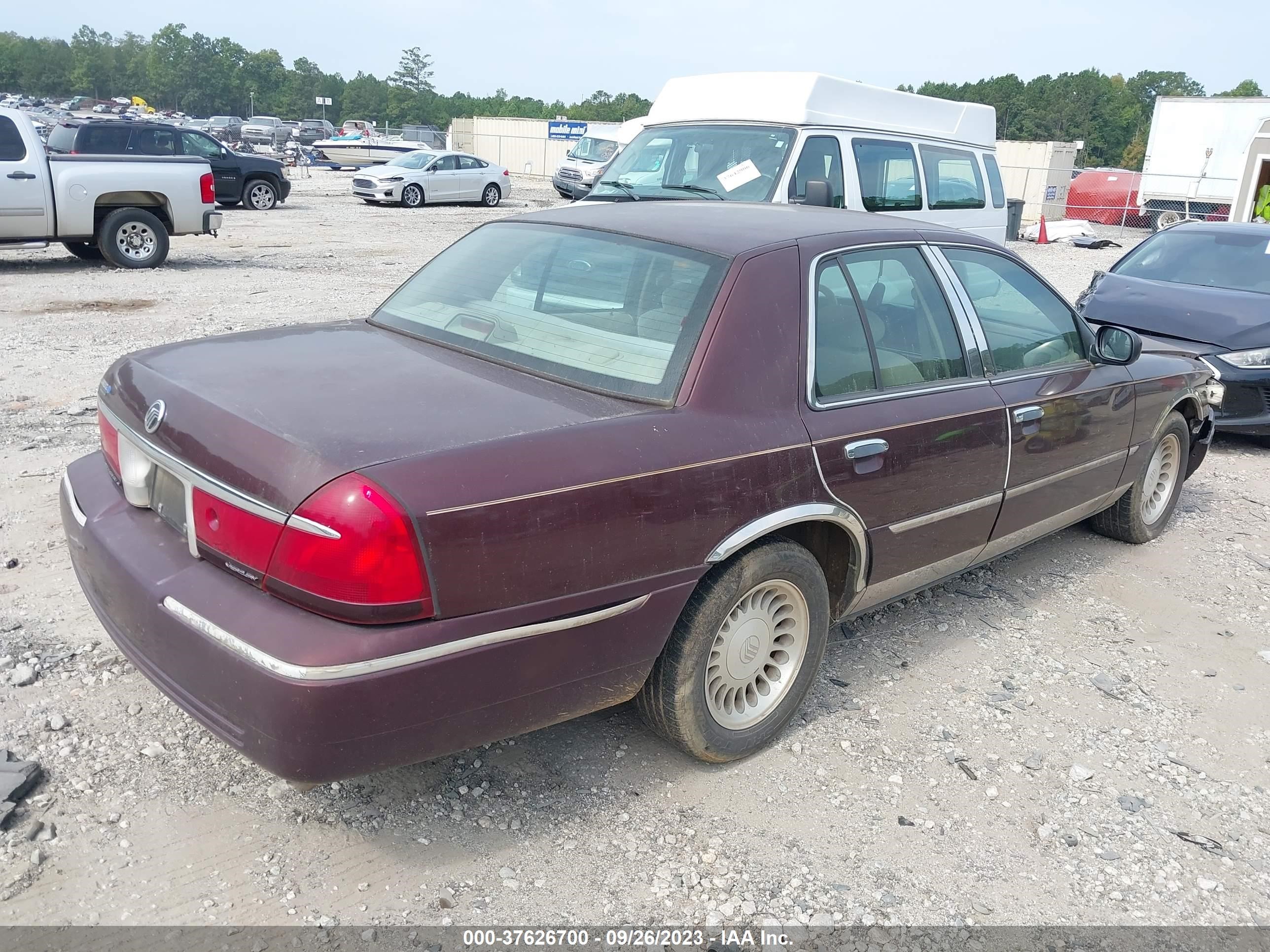 Photo 3 VIN: 2MEFM75W01X711753 - MERCURY GRAND MARQUIS 