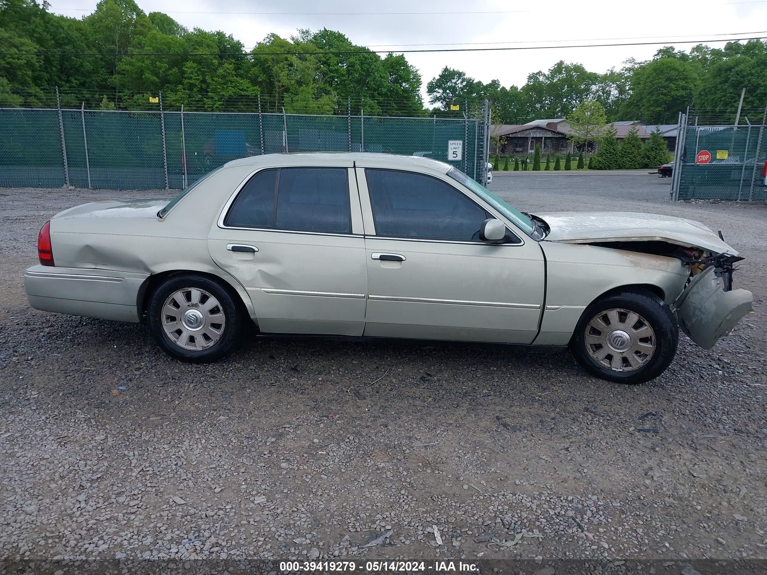 Photo 12 VIN: 2MEFM75W04X608711 - MERCURY GRAND MARQUIS 