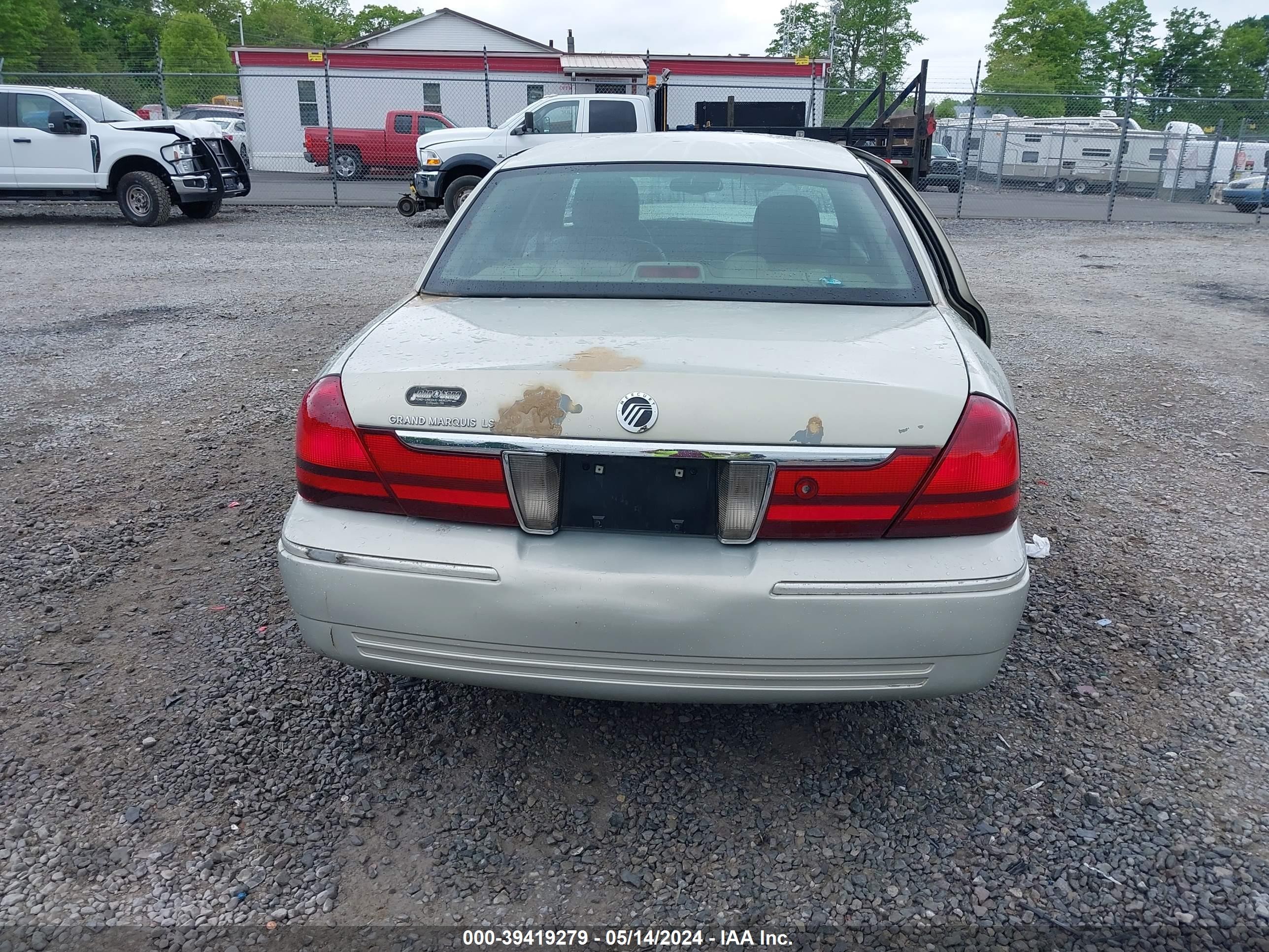 Photo 15 VIN: 2MEFM75W04X608711 - MERCURY GRAND MARQUIS 