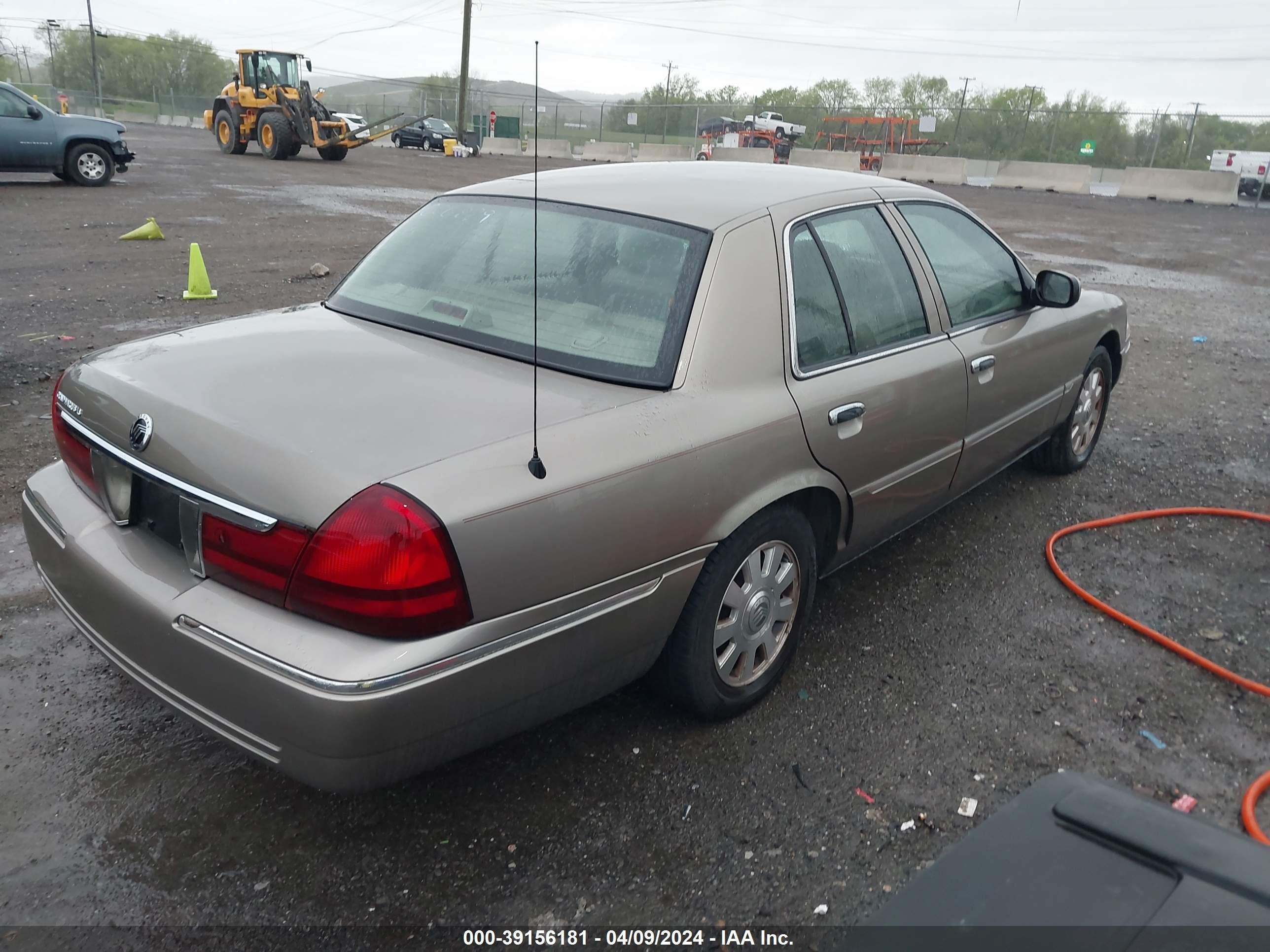 Photo 3 VIN: 2MEFM75W05X606829 - MERCURY GRAND MARQUIS 