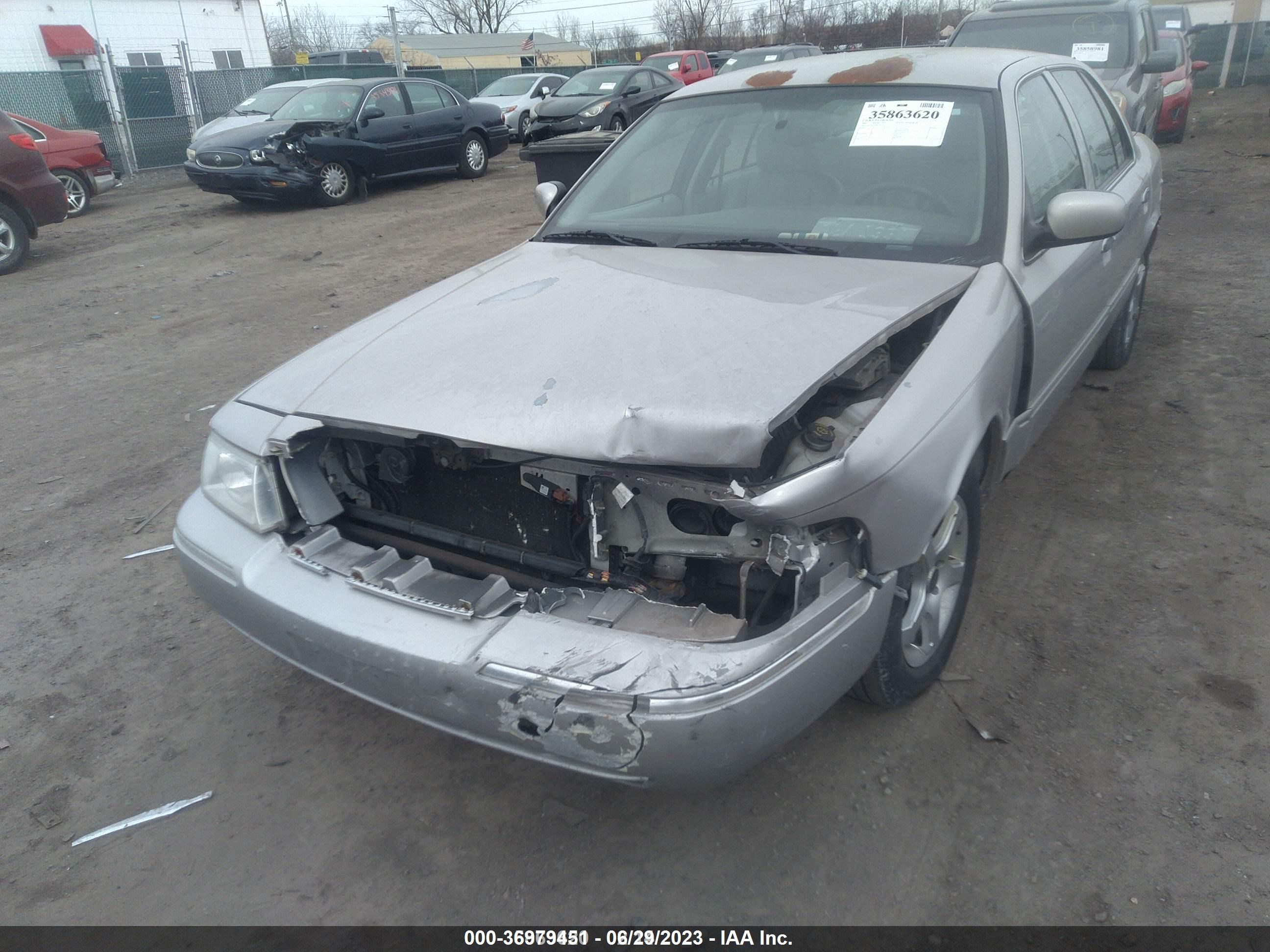 Photo 5 VIN: 2MEFM75W05X613778 - MERCURY GRAND MARQUIS 