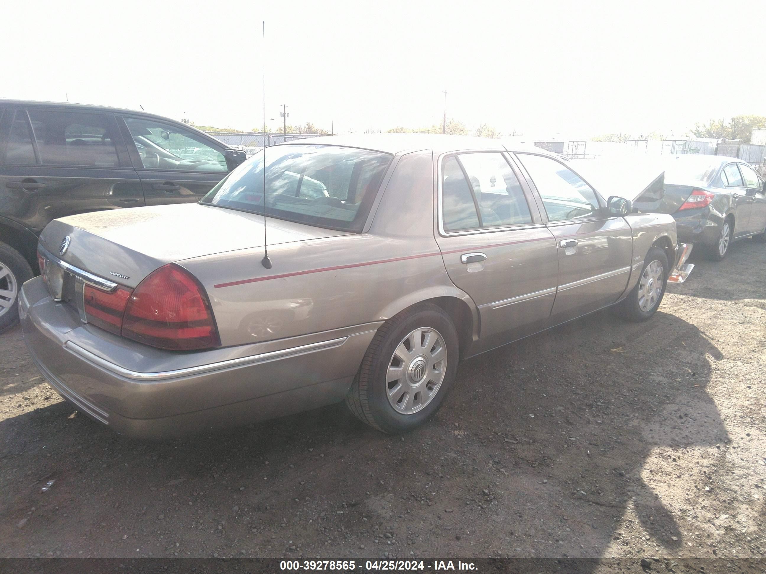 Photo 3 VIN: 2MEFM75W05X651690 - MERCURY GRAND MARQUIS 