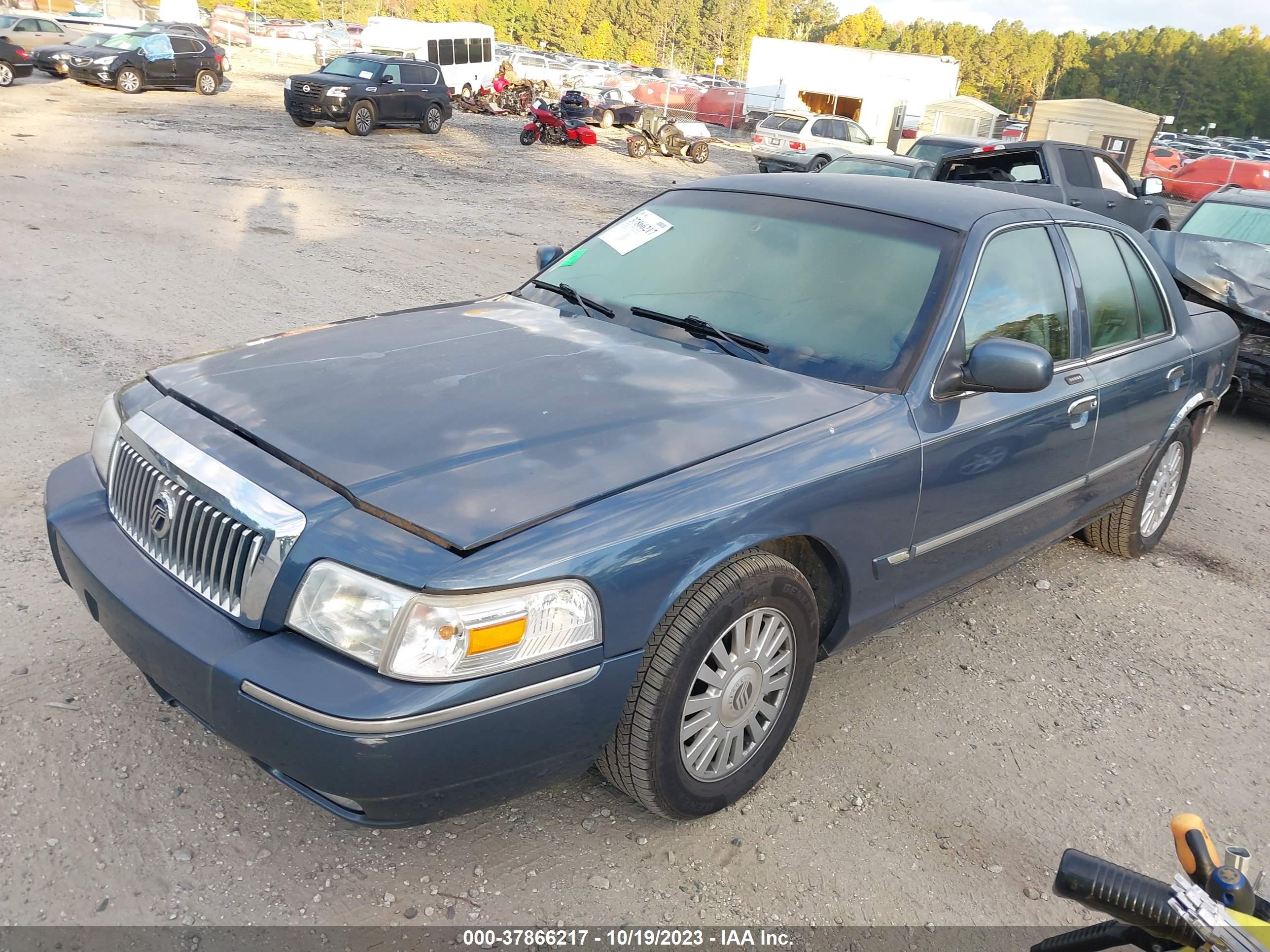 Photo 1 VIN: 2MEFM75W07X606705 - MERCURY GRAND MARQUIS 