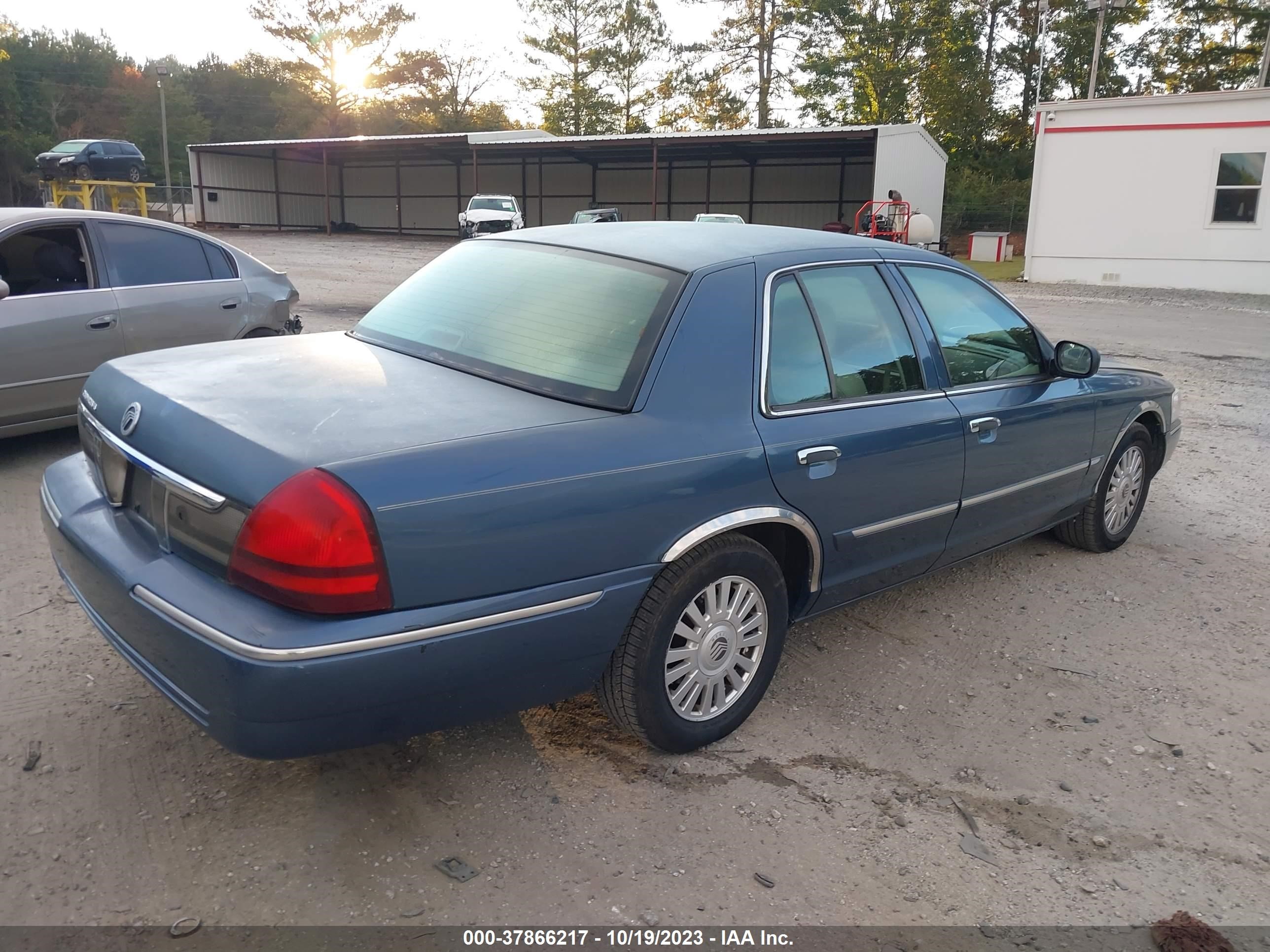 Photo 3 VIN: 2MEFM75W07X606705 - MERCURY GRAND MARQUIS 