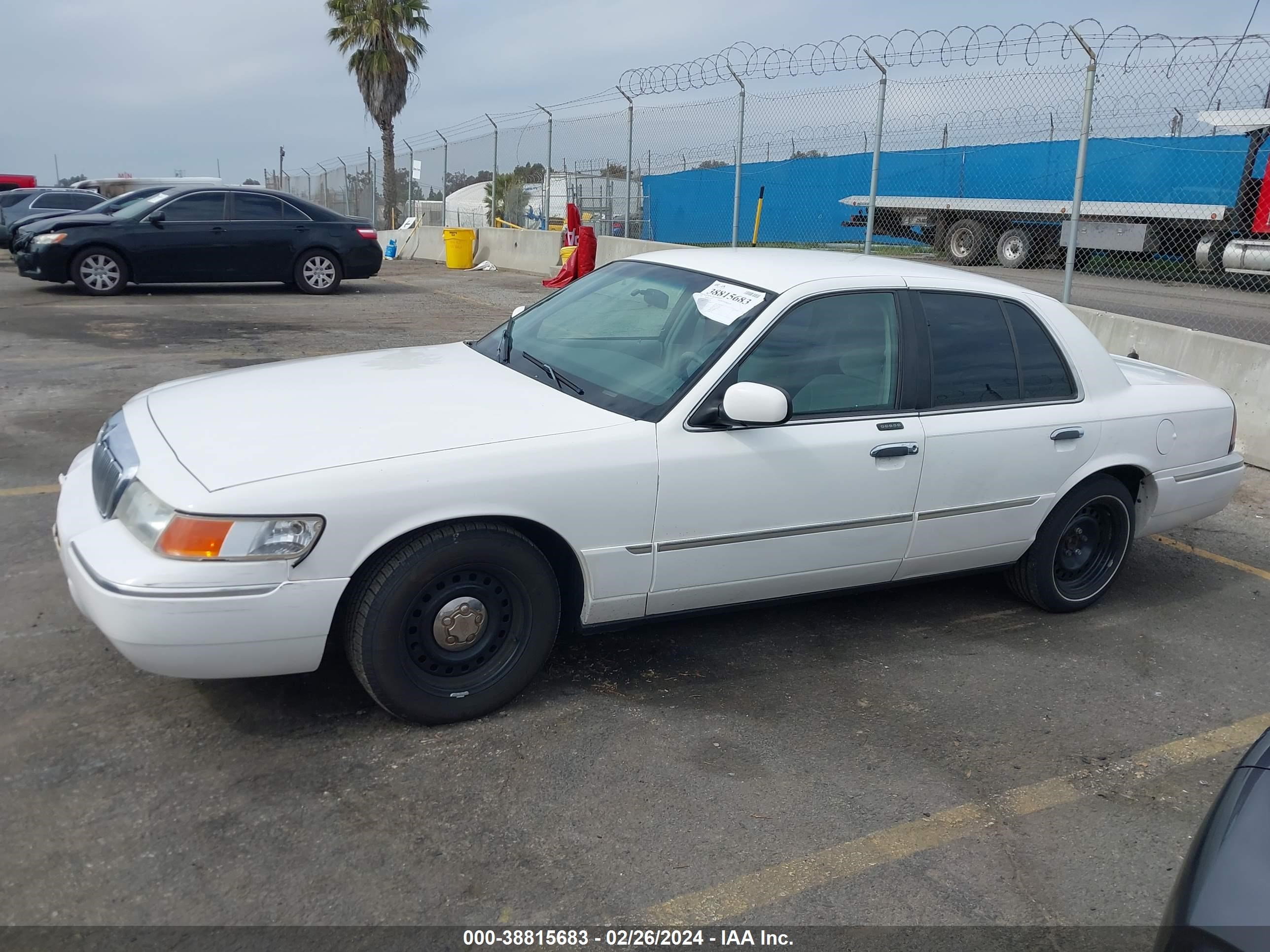 Photo 13 VIN: 2MEFM75W0XX671490 - MERCURY GRAND MARQUIS 