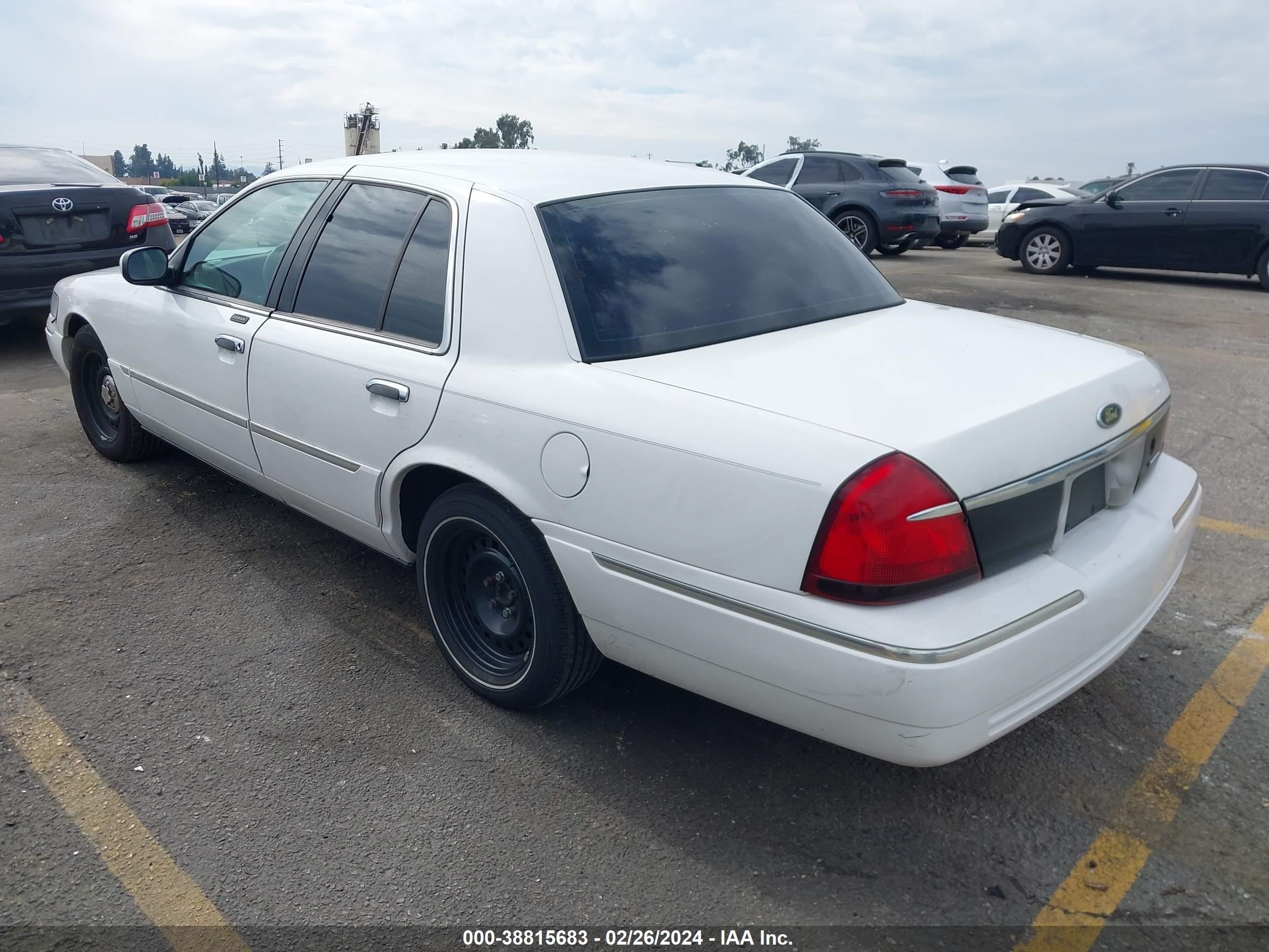 Photo 2 VIN: 2MEFM75W0XX671490 - MERCURY GRAND MARQUIS 