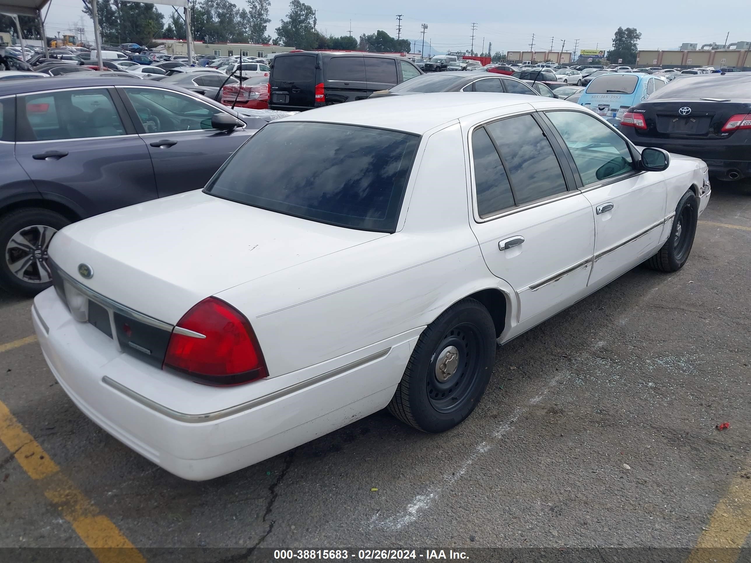 Photo 3 VIN: 2MEFM75W0XX671490 - MERCURY GRAND MARQUIS 