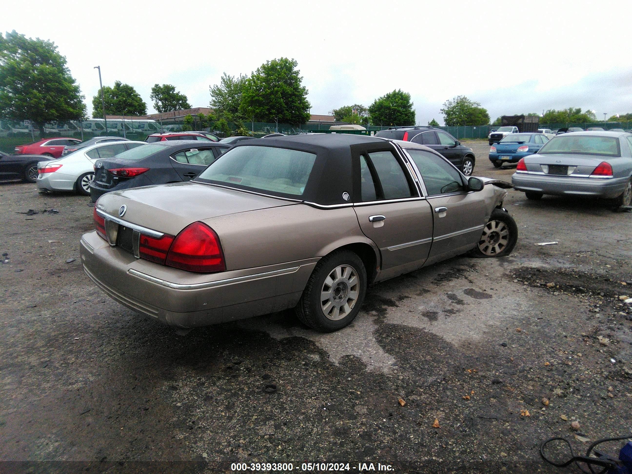 Photo 3 VIN: 2MEFM75W14X610290 - MERCURY GRAND MARQUIS 