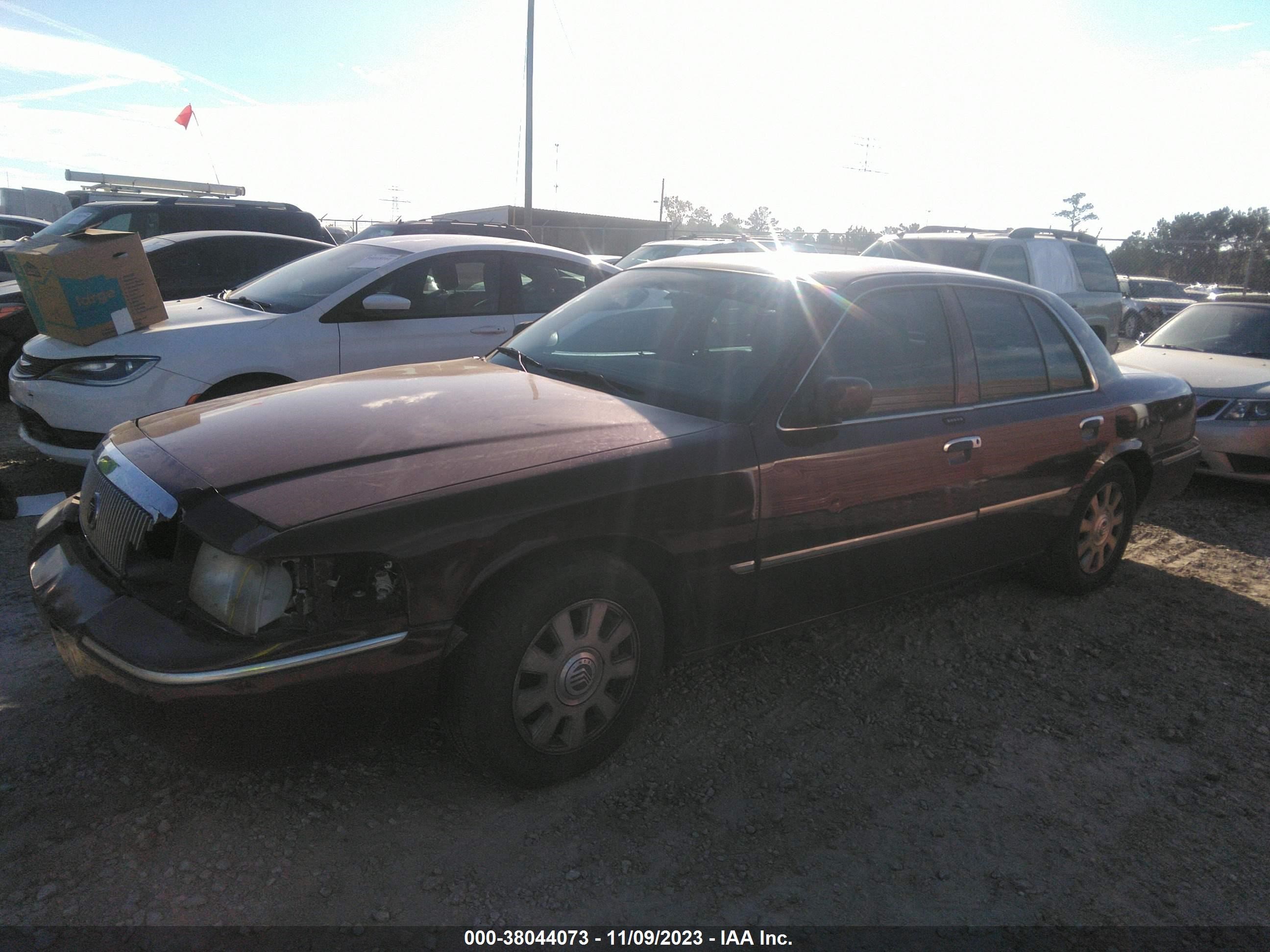 Photo 1 VIN: 2MEFM75W15X654520 - MERCURY GRAND MARQUIS 