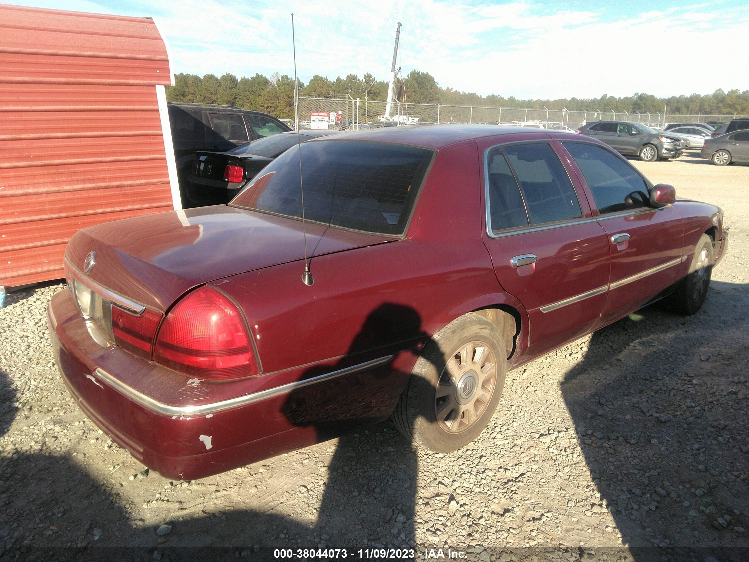 Photo 3 VIN: 2MEFM75W15X654520 - MERCURY GRAND MARQUIS 