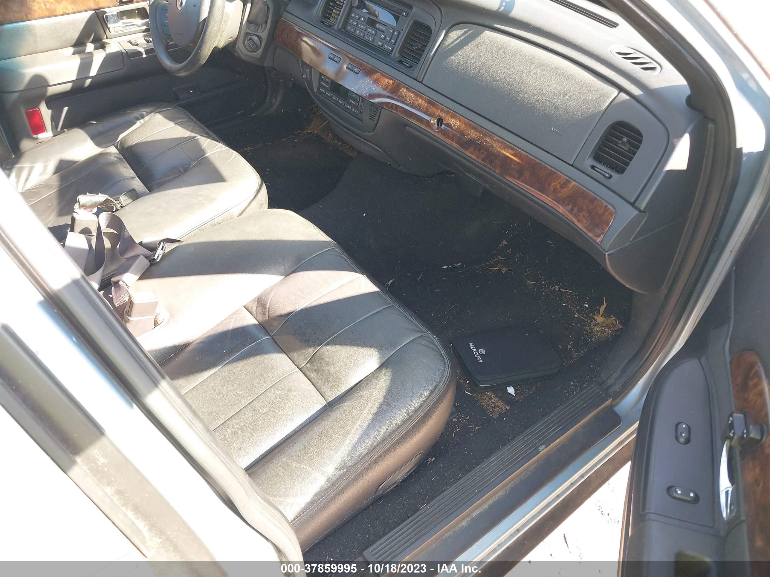 Photo 4 VIN: 2MEFM75W16X605741 - MERCURY GRAND MARQUIS 