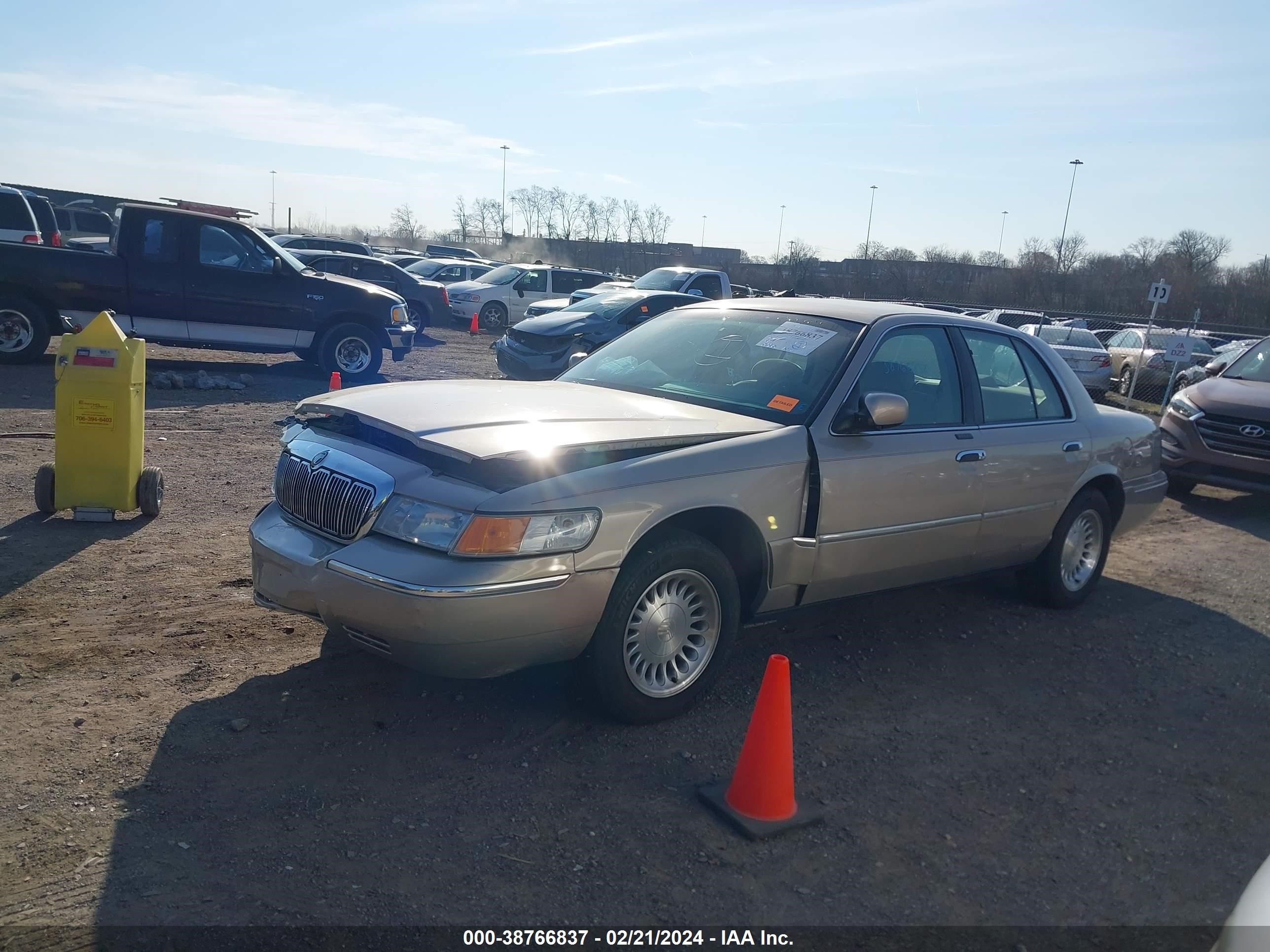 Photo 1 VIN: 2MEFM75W1WX624709 - MERCURY GRAND MARQUIS 