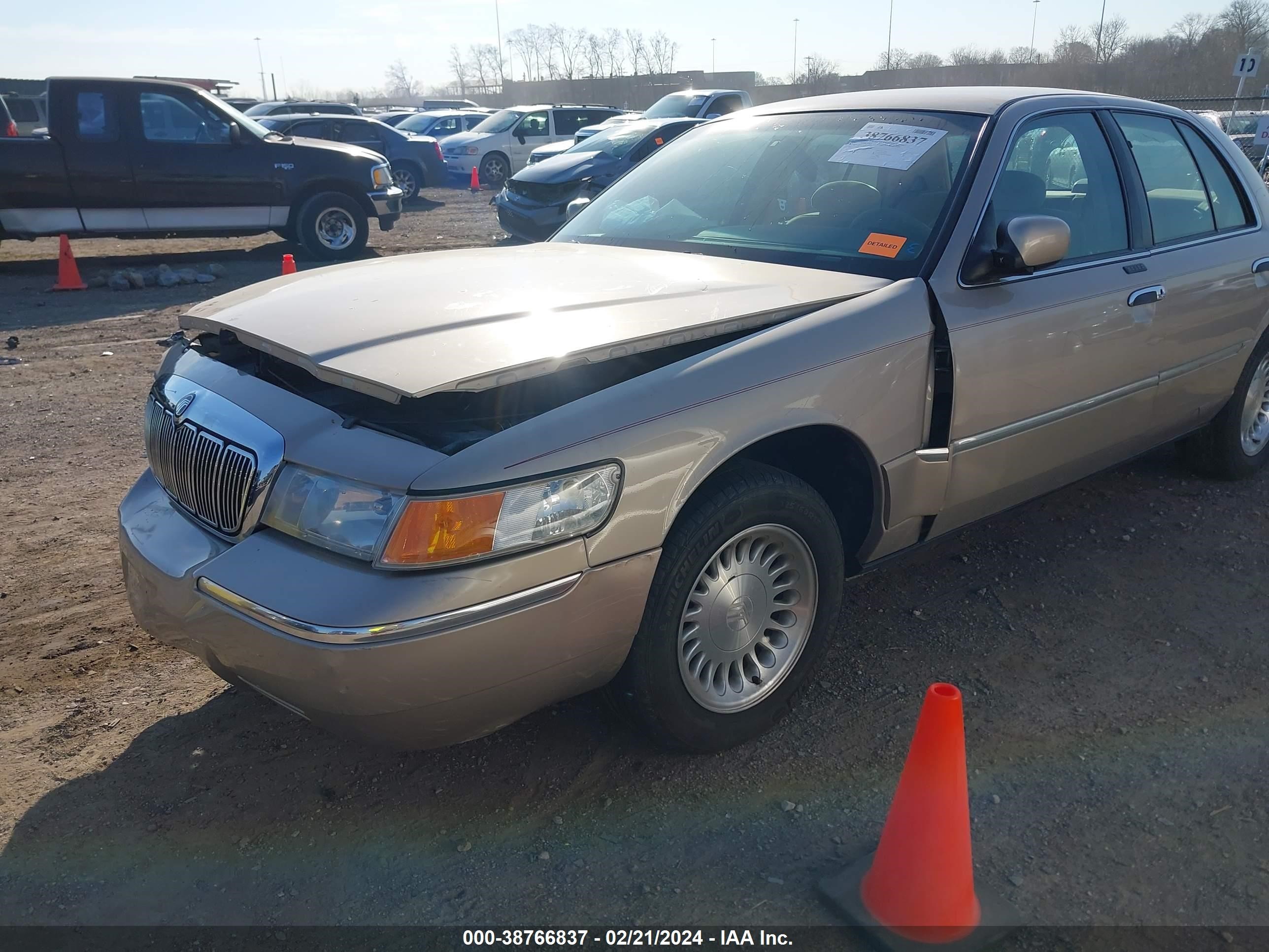 Photo 11 VIN: 2MEFM75W1WX624709 - MERCURY GRAND MARQUIS 