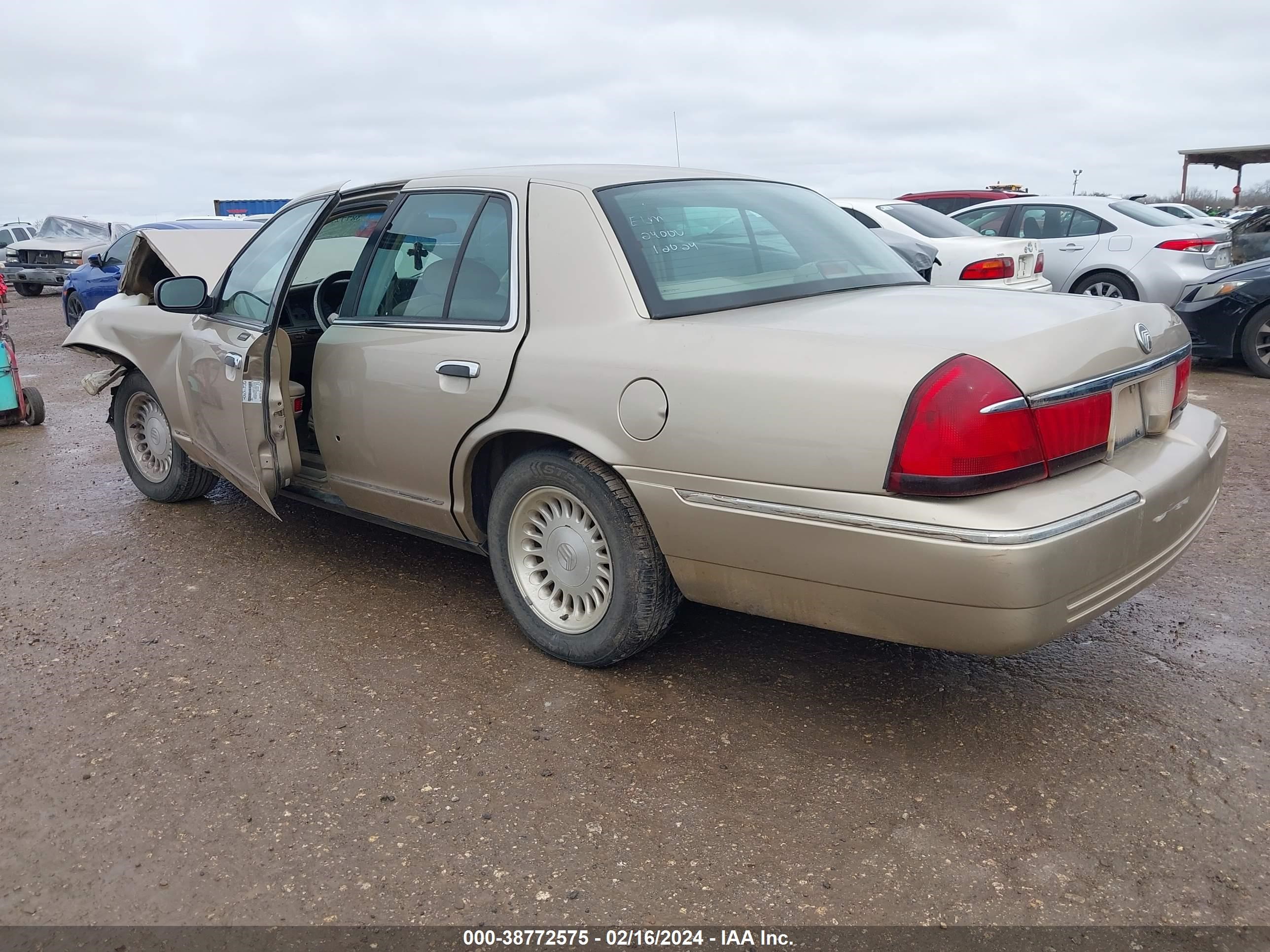 Photo 2 VIN: 2MEFM75W1XX678576 - MERCURY GRAND MARQUIS 