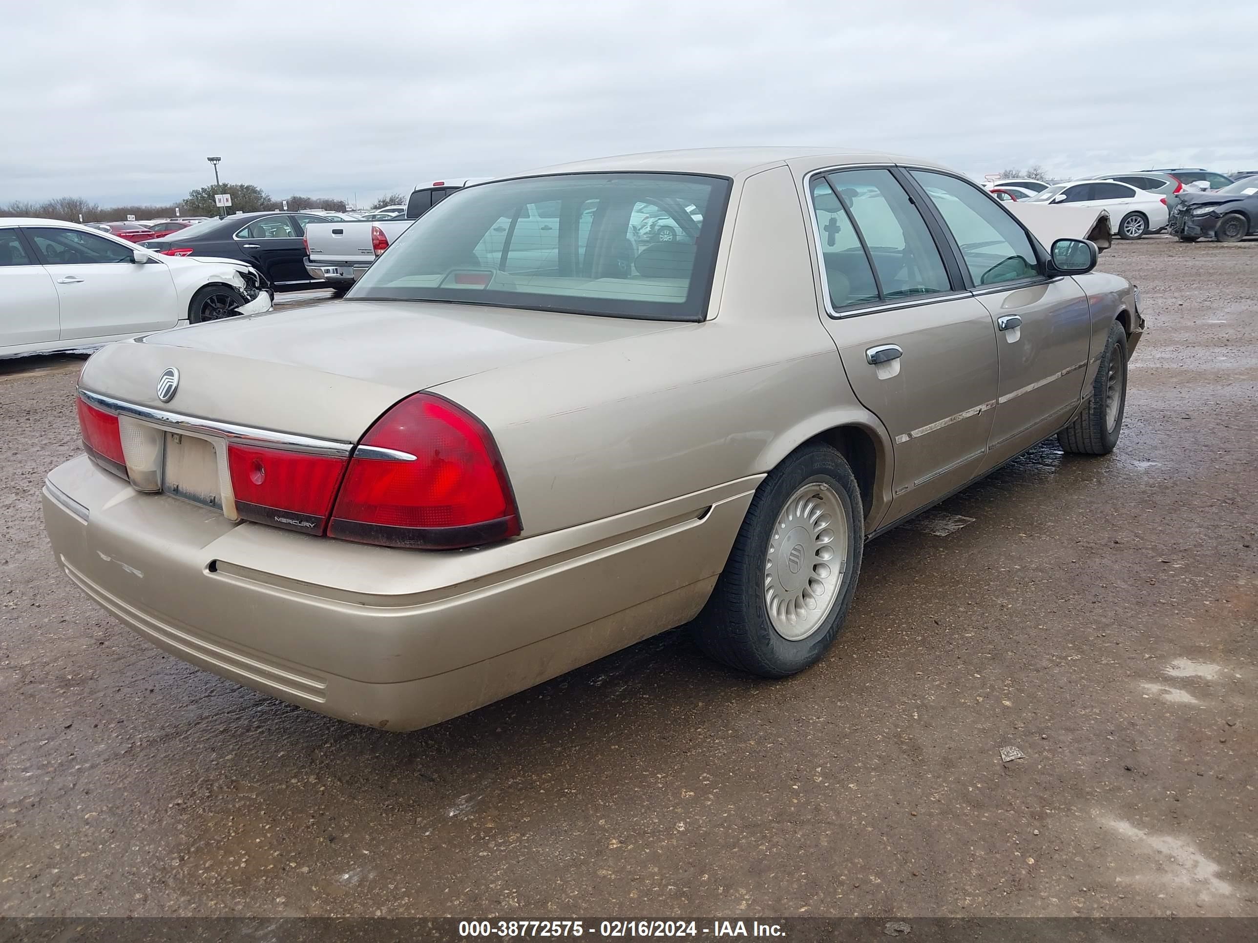 Photo 3 VIN: 2MEFM75W1XX678576 - MERCURY GRAND MARQUIS 