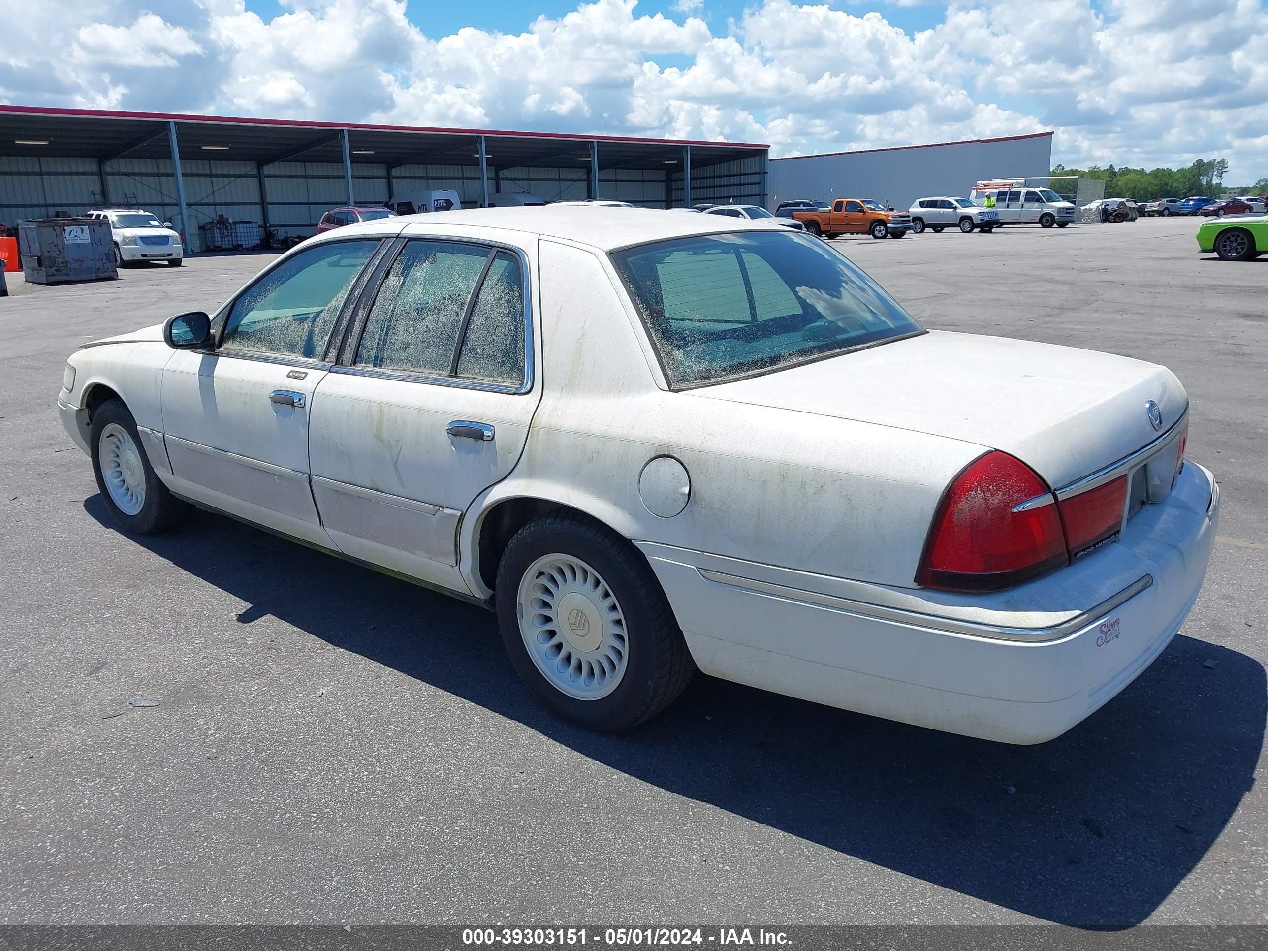 Photo 2 VIN: 2MEFM75W1XX724181 - MERCURY GRAND MARQUIS 