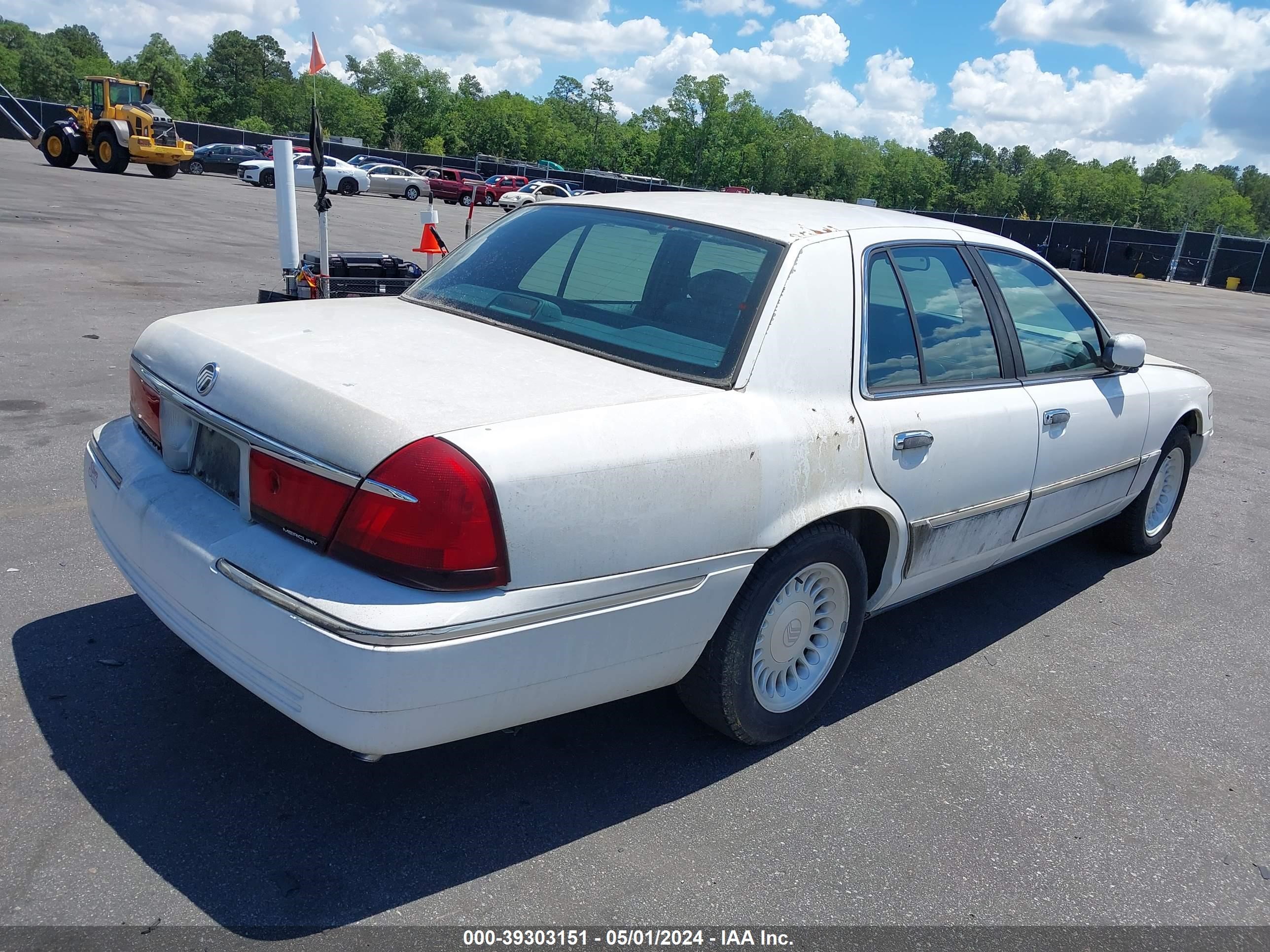 Photo 3 VIN: 2MEFM75W1XX724181 - MERCURY GRAND MARQUIS 