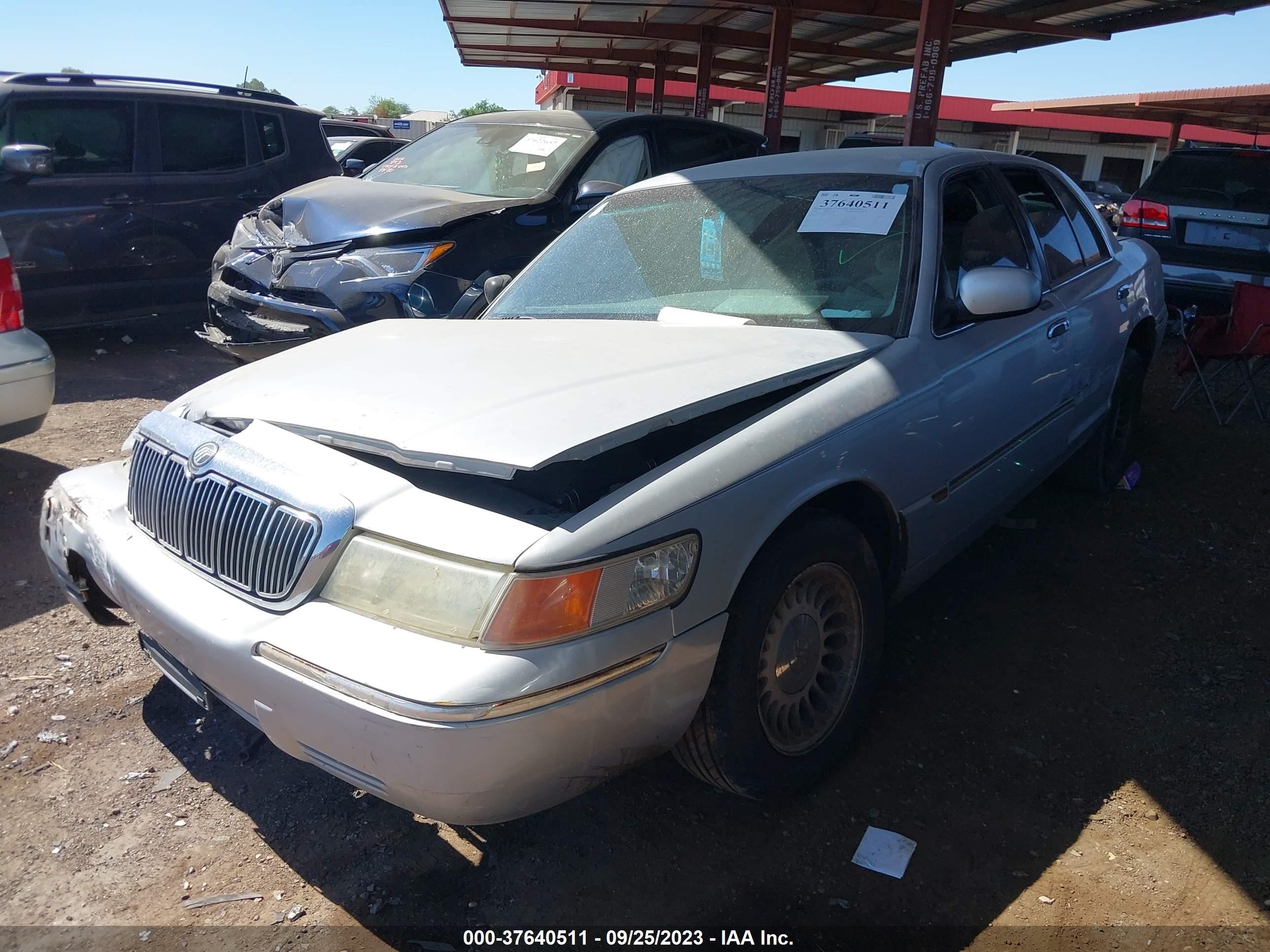 Photo 1 VIN: 2MEFM75W1YX640444 - MERCURY GRAND MARQUIS 