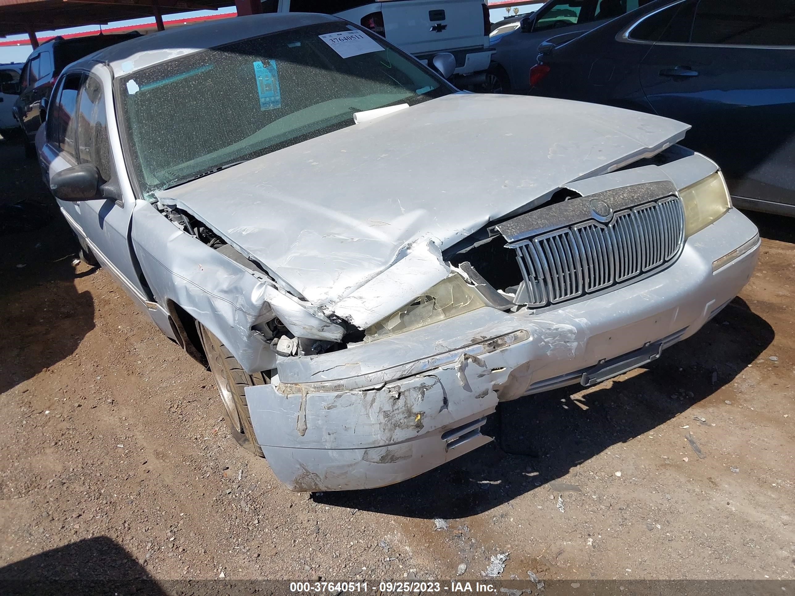 Photo 5 VIN: 2MEFM75W1YX640444 - MERCURY GRAND MARQUIS 