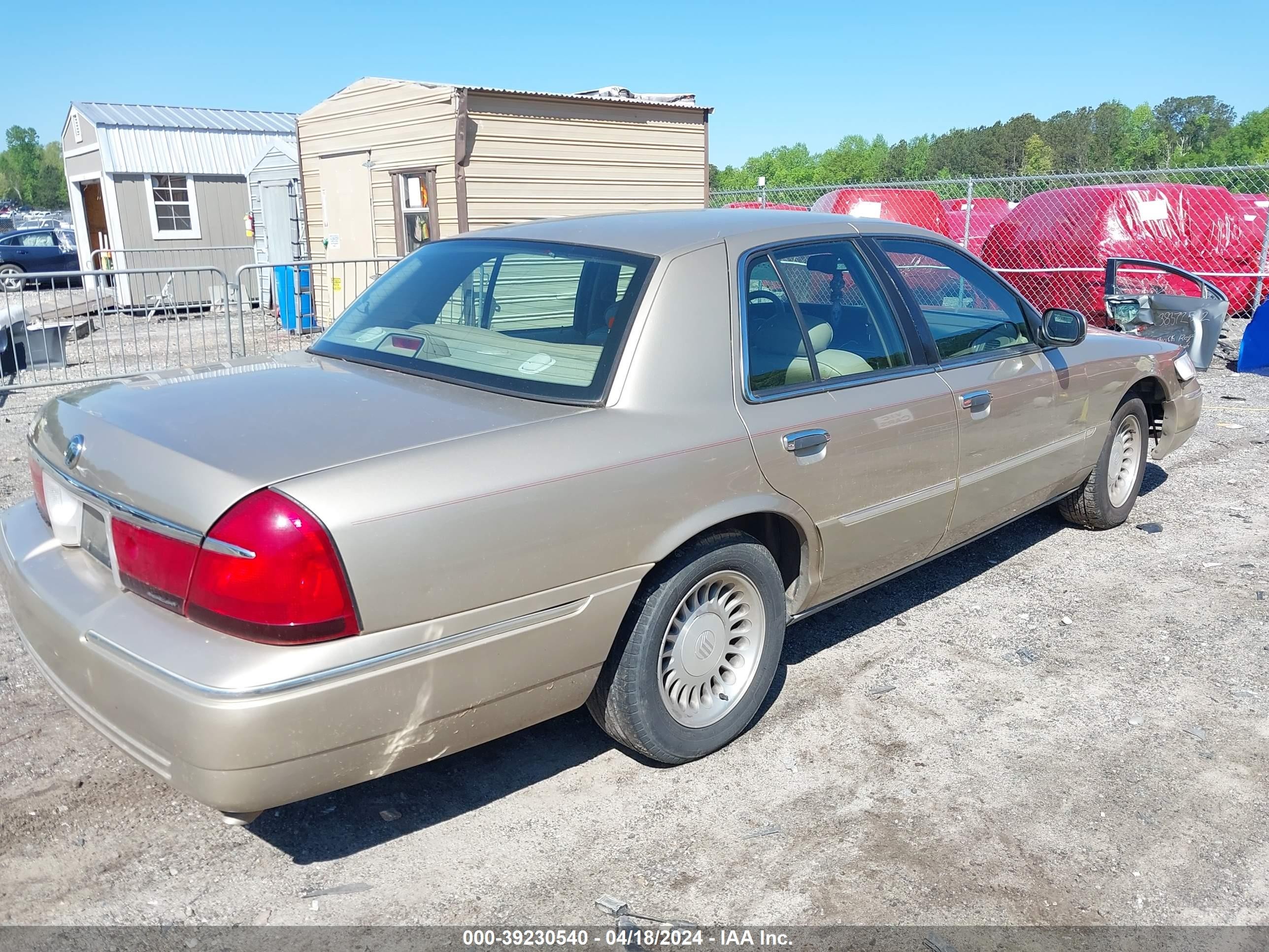 Photo 3 VIN: 2MEFM75W1YX690146 - MERCURY GRAND MARQUIS 