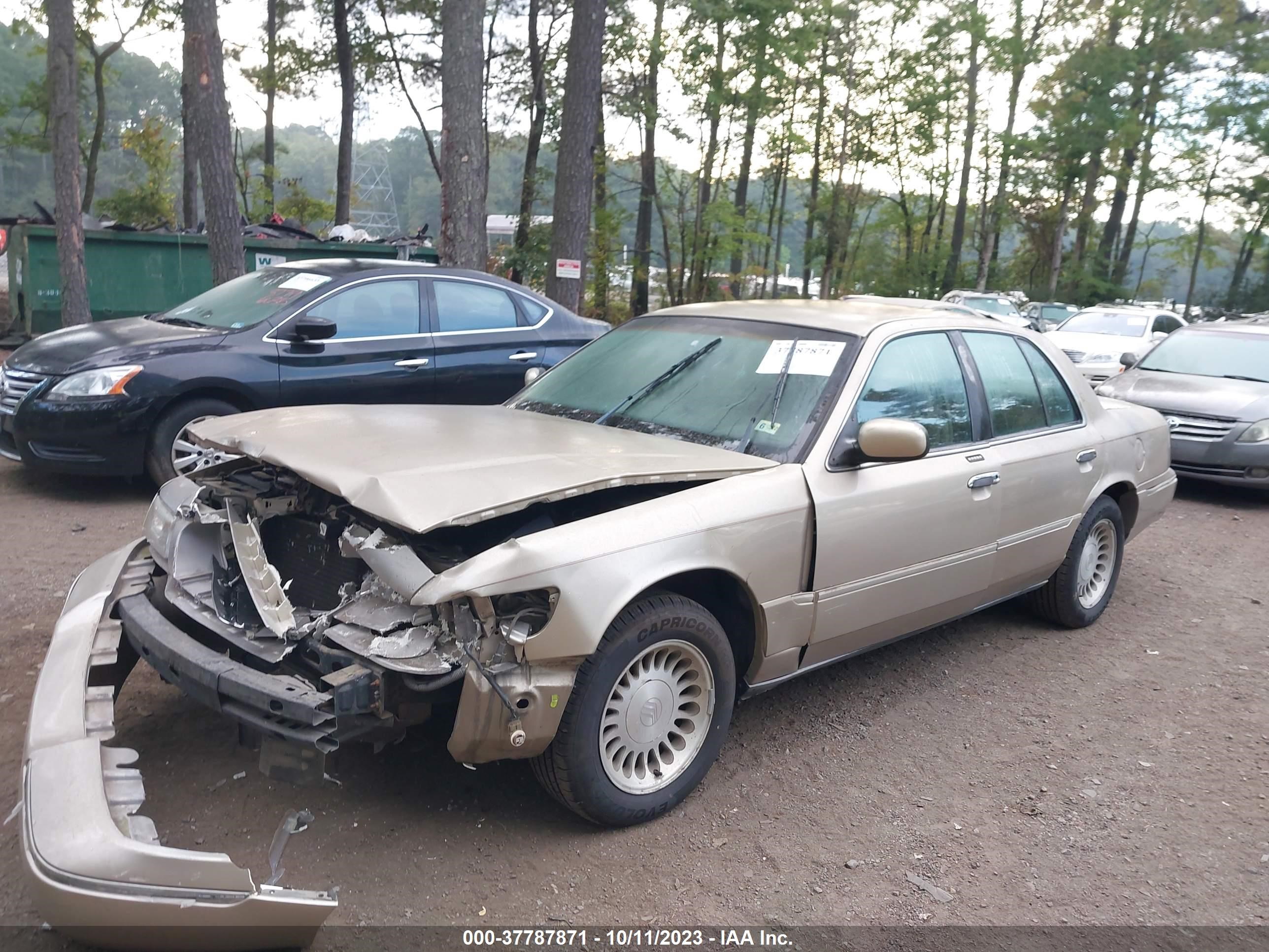 Photo 1 VIN: 2MEFM75W1YX726482 - MERCURY GRAND MARQUIS 