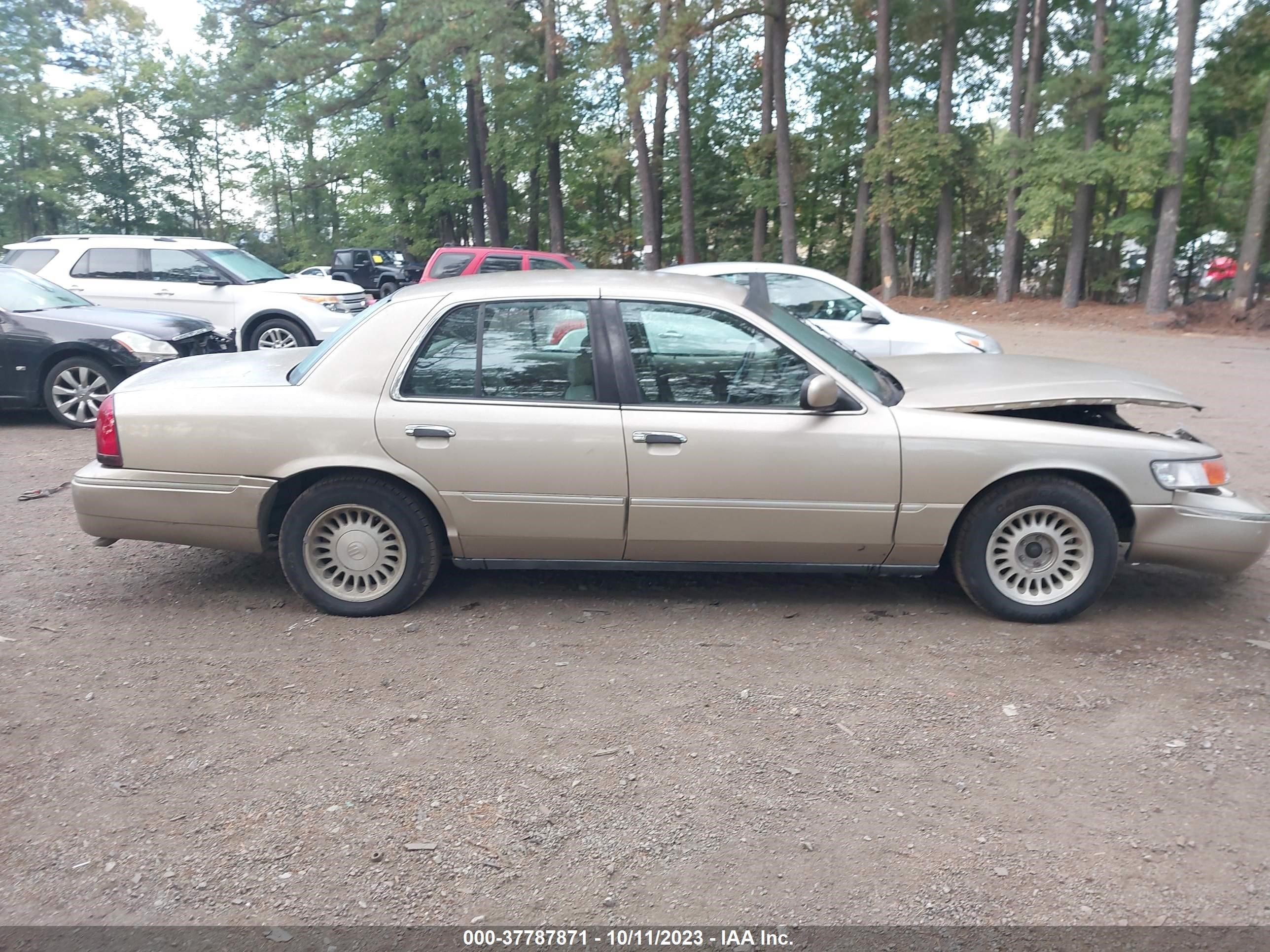 Photo 12 VIN: 2MEFM75W1YX726482 - MERCURY GRAND MARQUIS 