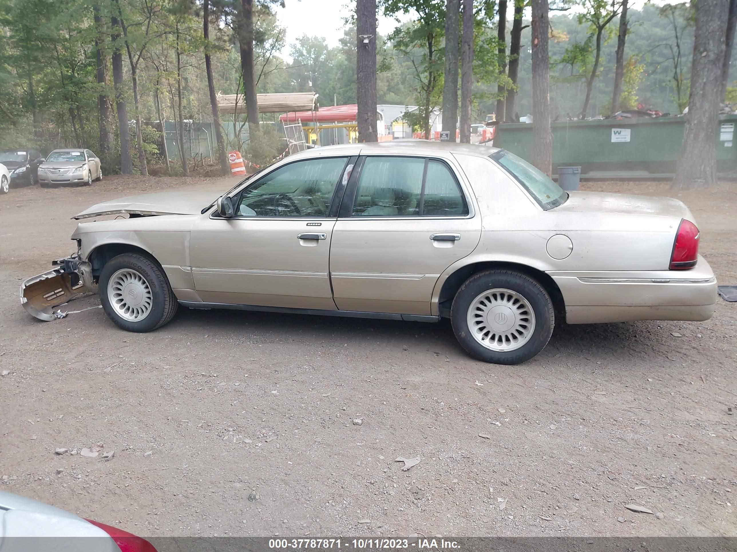 Photo 13 VIN: 2MEFM75W1YX726482 - MERCURY GRAND MARQUIS 