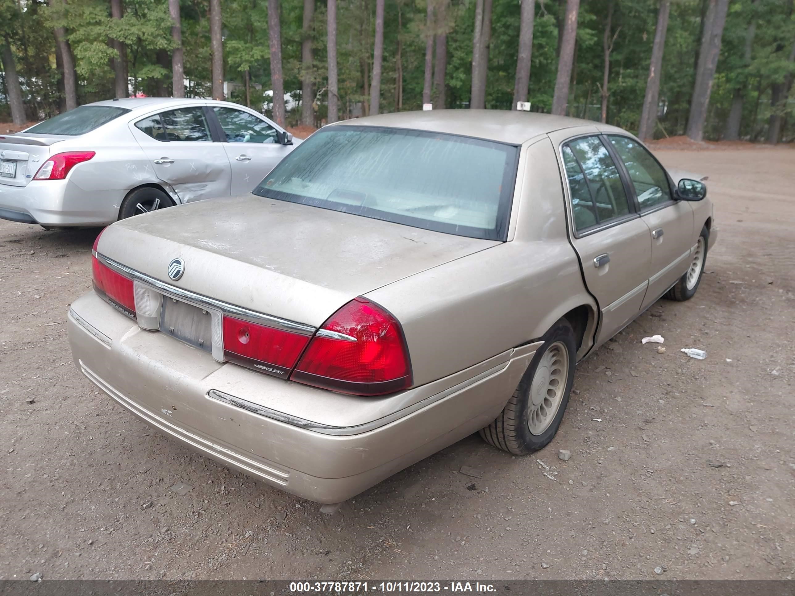 Photo 3 VIN: 2MEFM75W1YX726482 - MERCURY GRAND MARQUIS 