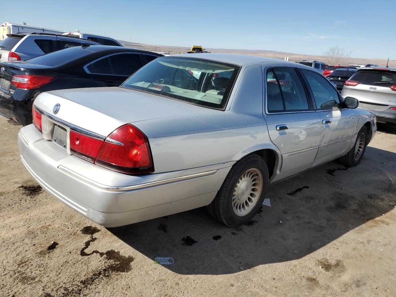 Photo 2 VIN: 2MEFM75W21X625795 - MERCURY GRAND MARQUIS 