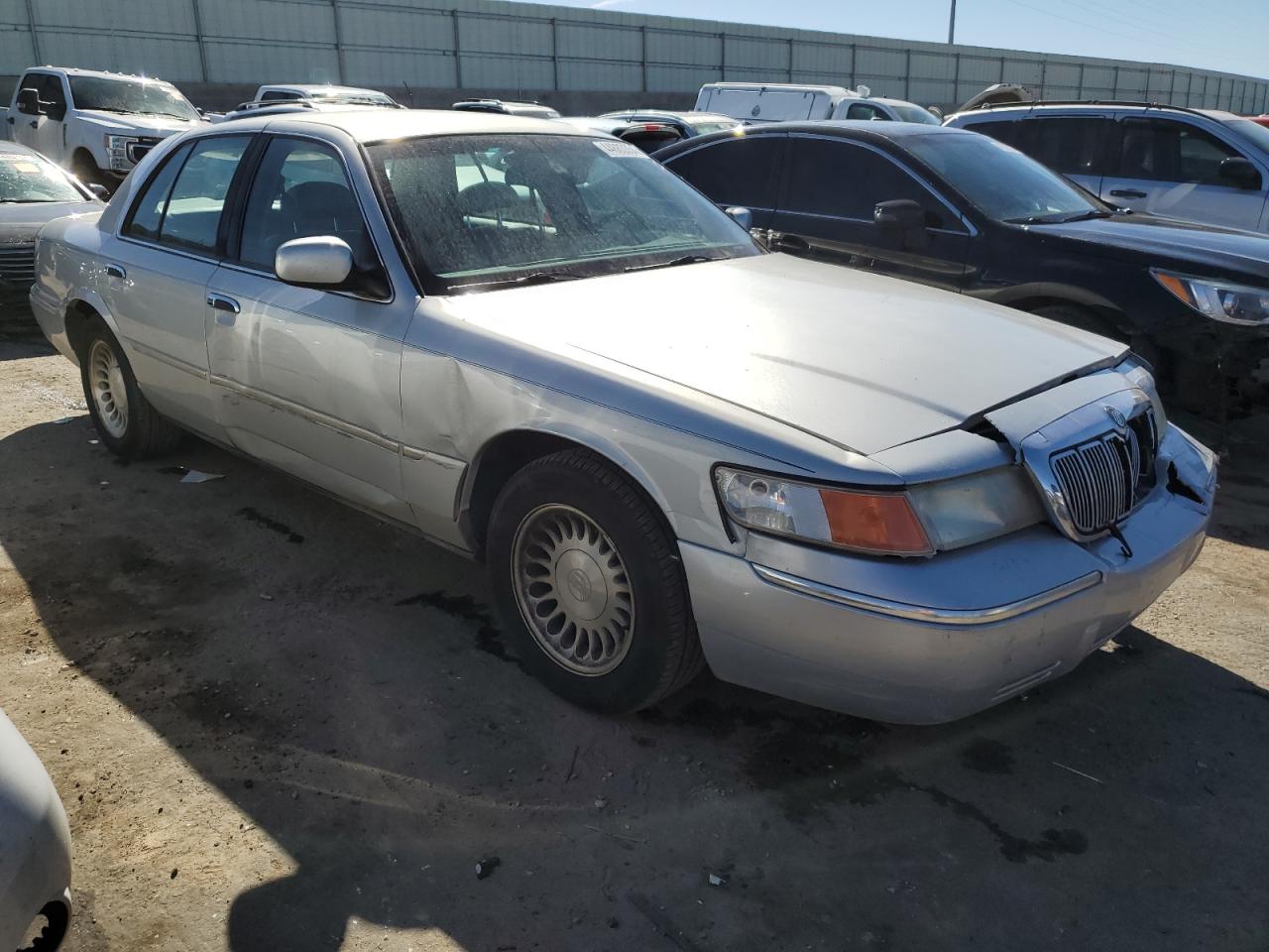 Photo 3 VIN: 2MEFM75W21X625795 - MERCURY GRAND MARQUIS 