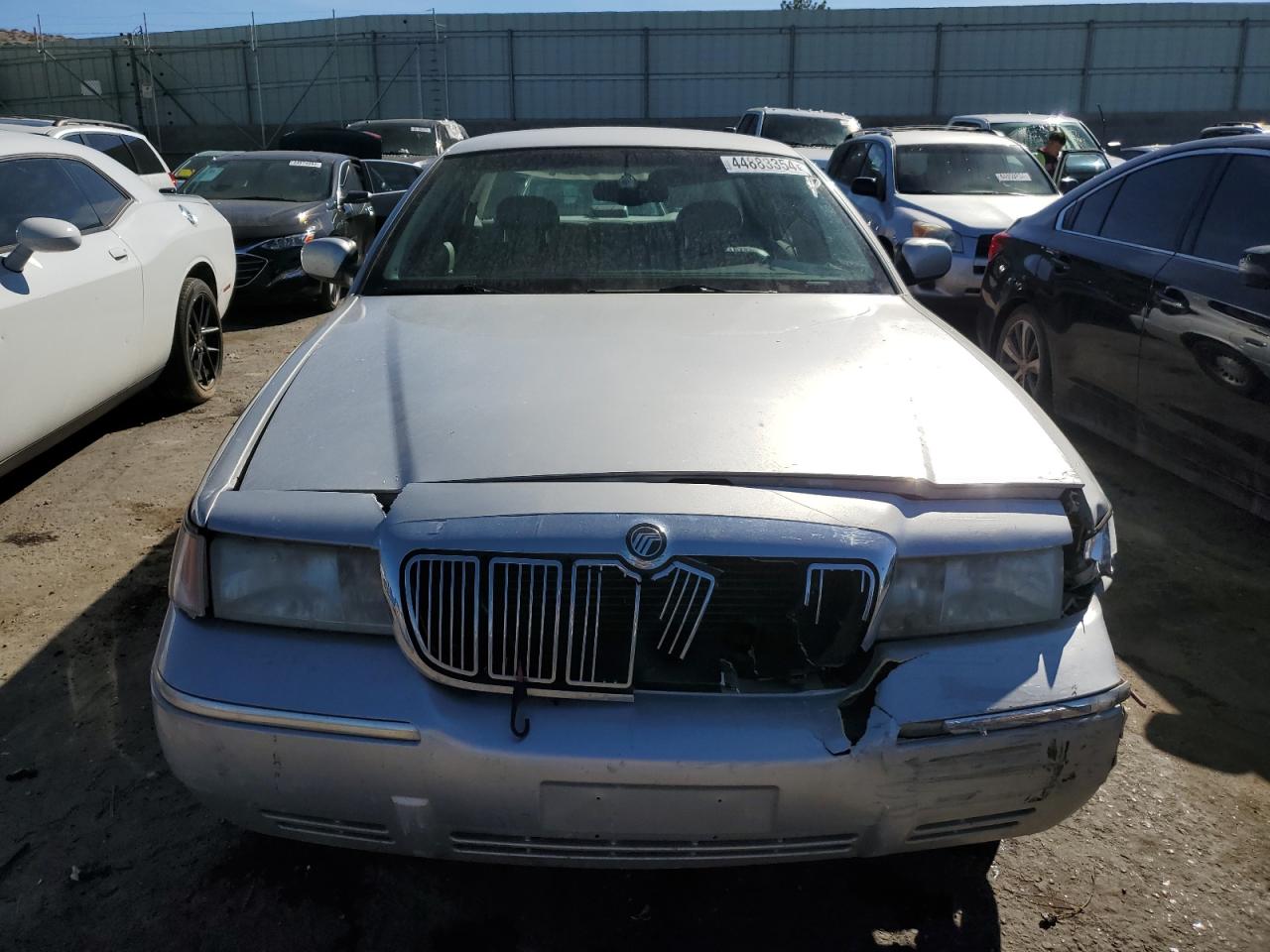 Photo 4 VIN: 2MEFM75W21X625795 - MERCURY GRAND MARQUIS 