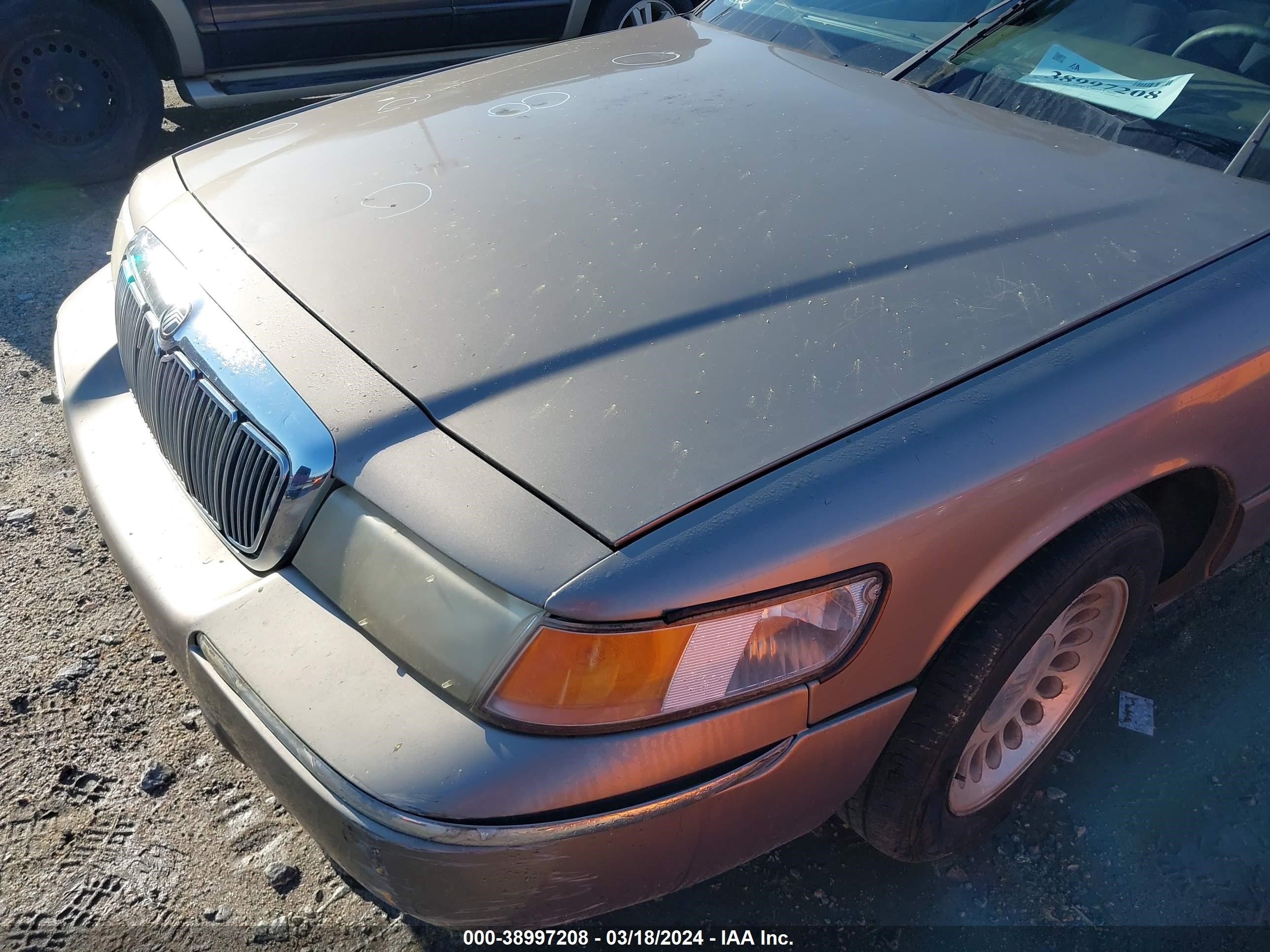 Photo 14 VIN: 2MEFM75W21X626204 - MERCURY GRAND MARQUIS 