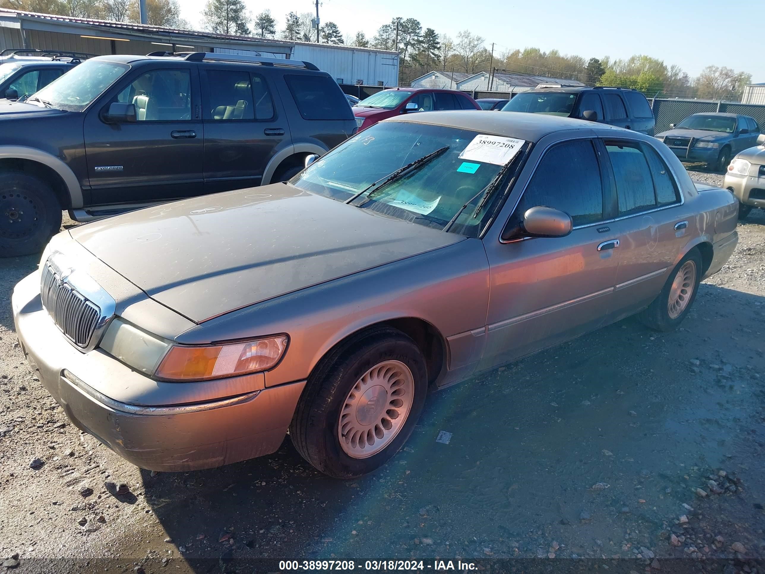 Photo 2 VIN: 2MEFM75W21X626204 - MERCURY GRAND MARQUIS 