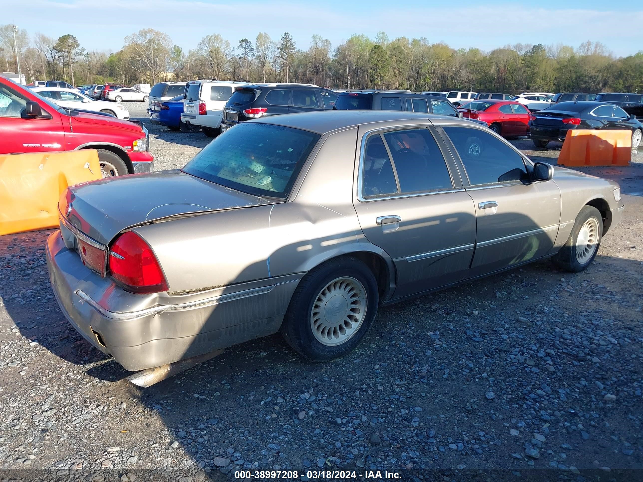 Photo 4 VIN: 2MEFM75W21X626204 - MERCURY GRAND MARQUIS 