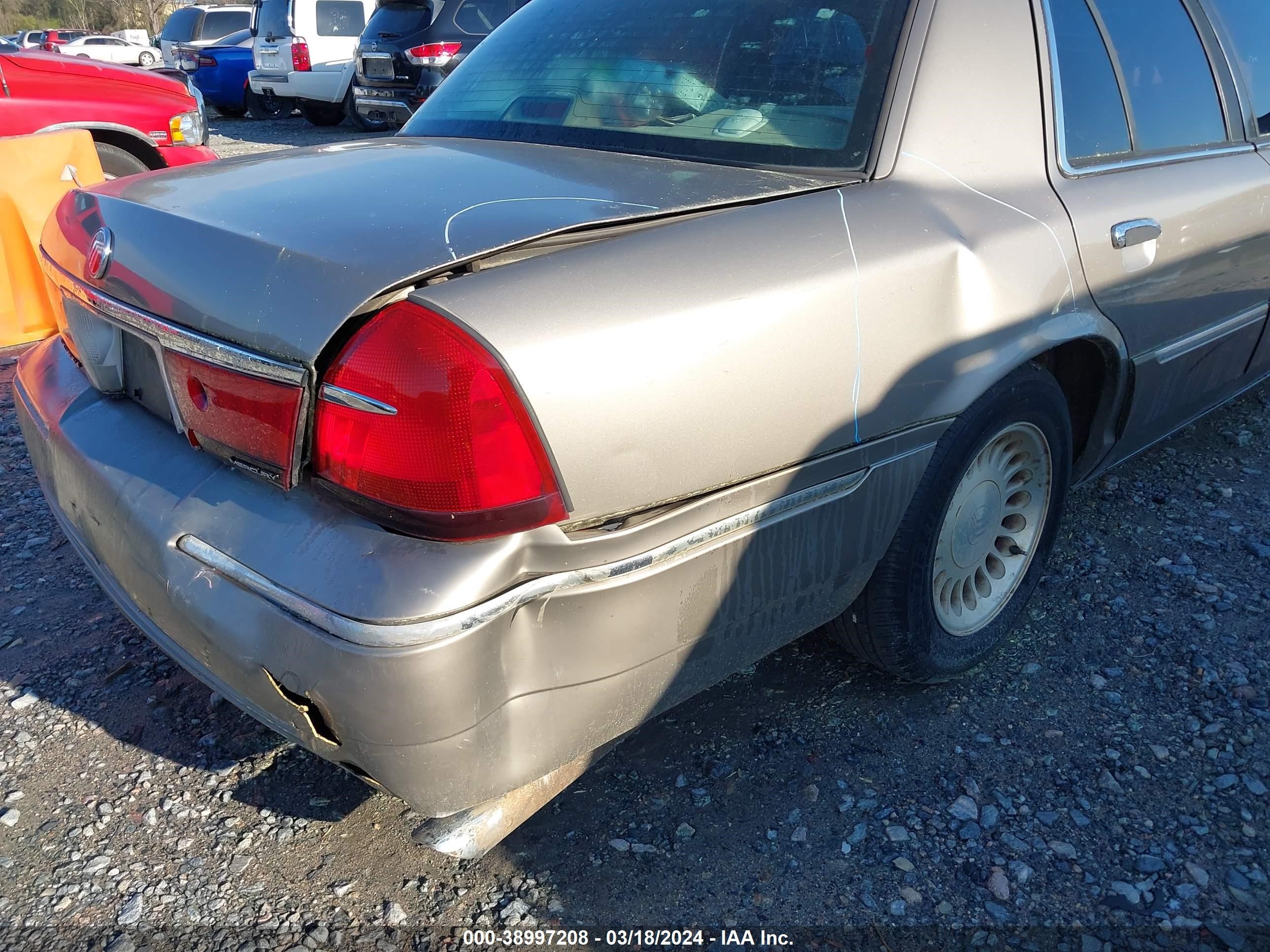 Photo 6 VIN: 2MEFM75W21X626204 - MERCURY GRAND MARQUIS 