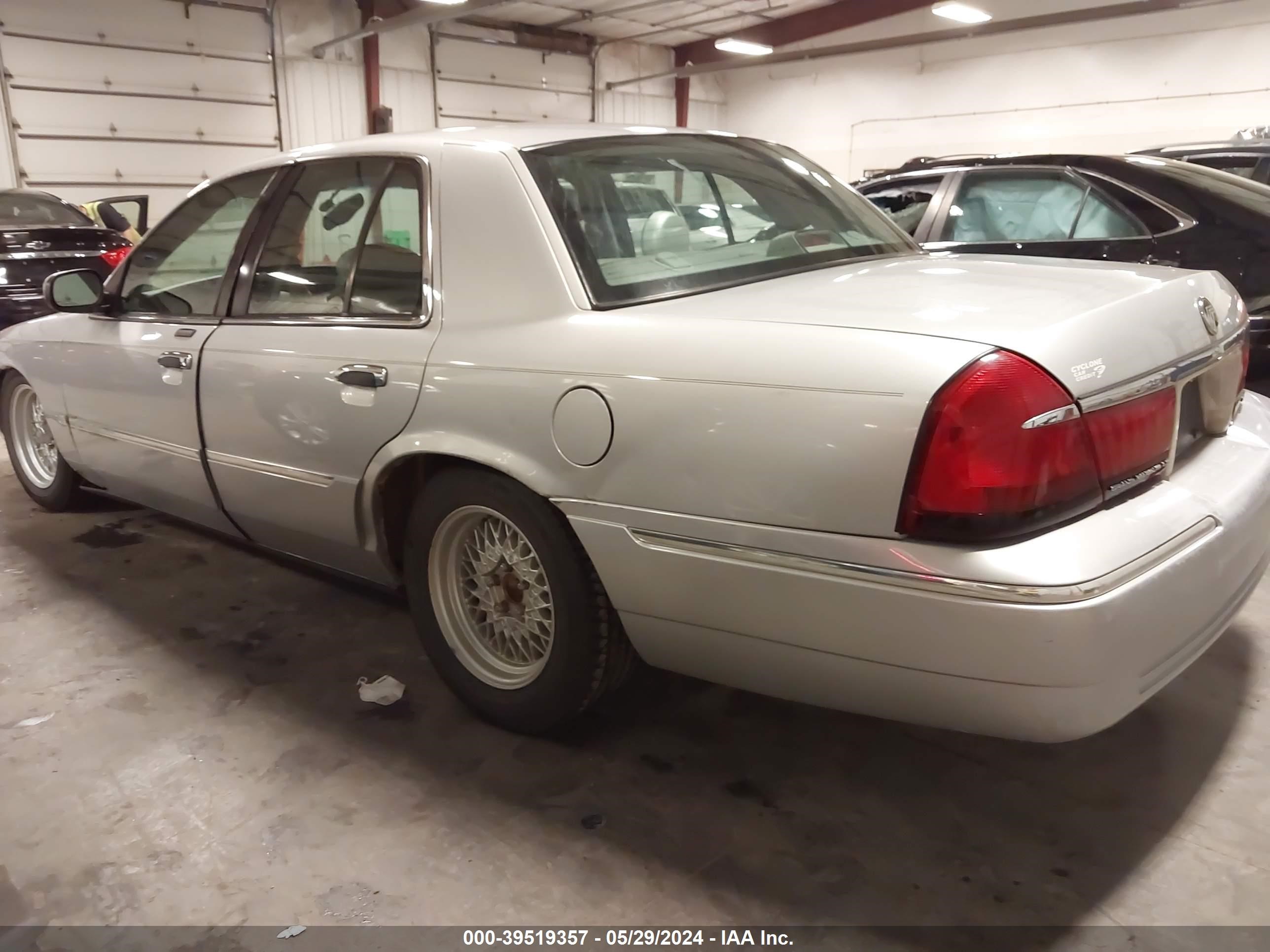 Photo 13 VIN: 2MEFM75W21X649708 - MERCURY GRAND MARQUIS 